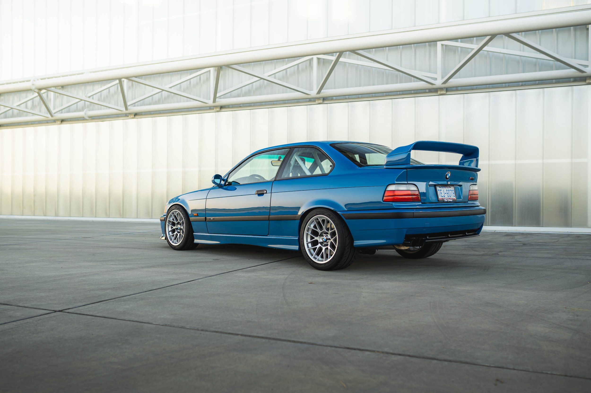 Blue BMW E36 M3 with 17" ARC-8 Apex wheels in Hyper Silver