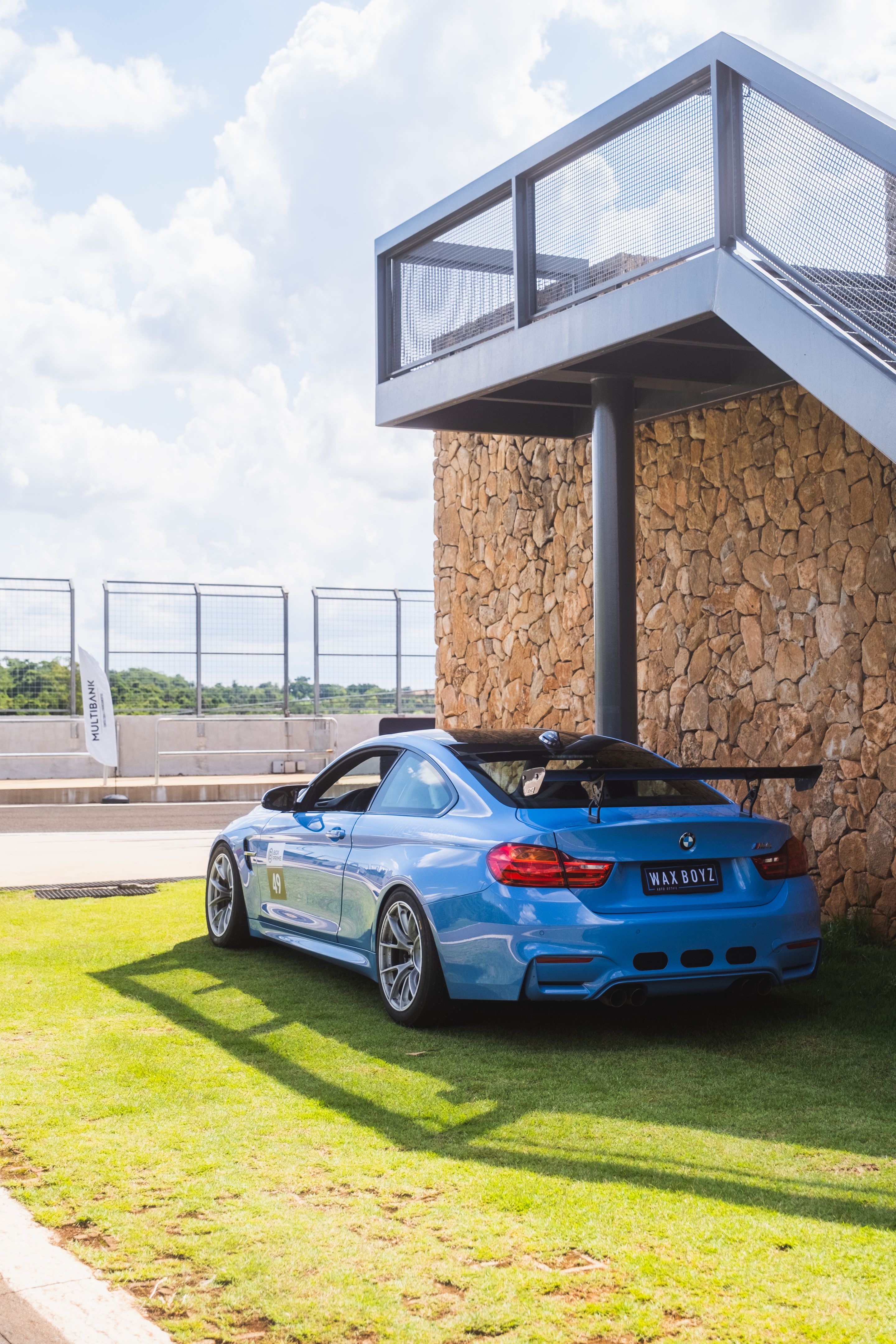 Blue BMW F82 Coupe M4 with 18" VS-5RS Apex wheels in Brushed Clear