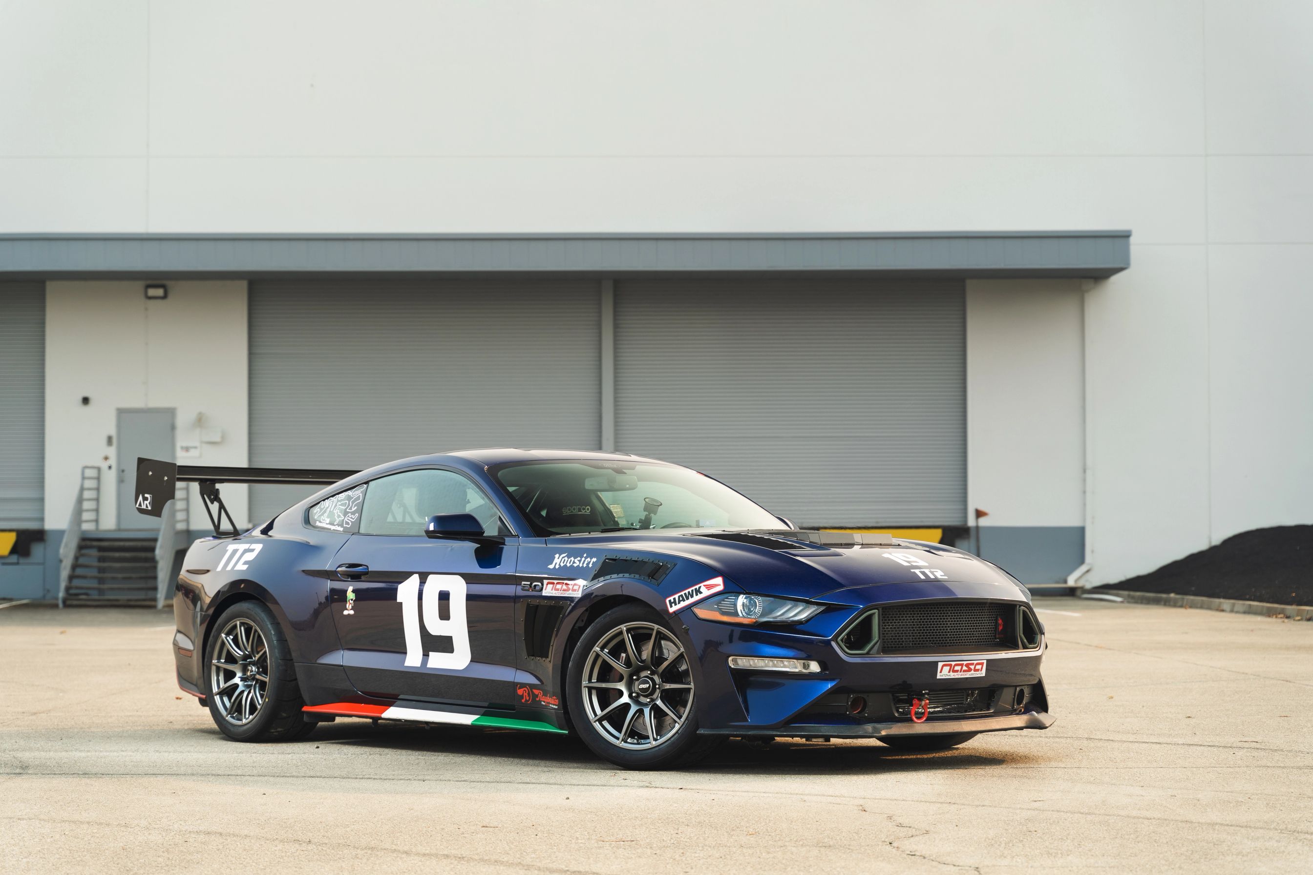 Blue Ford S550 Mustang GT with 18" SM-10 Apex wheels in Anthracite
