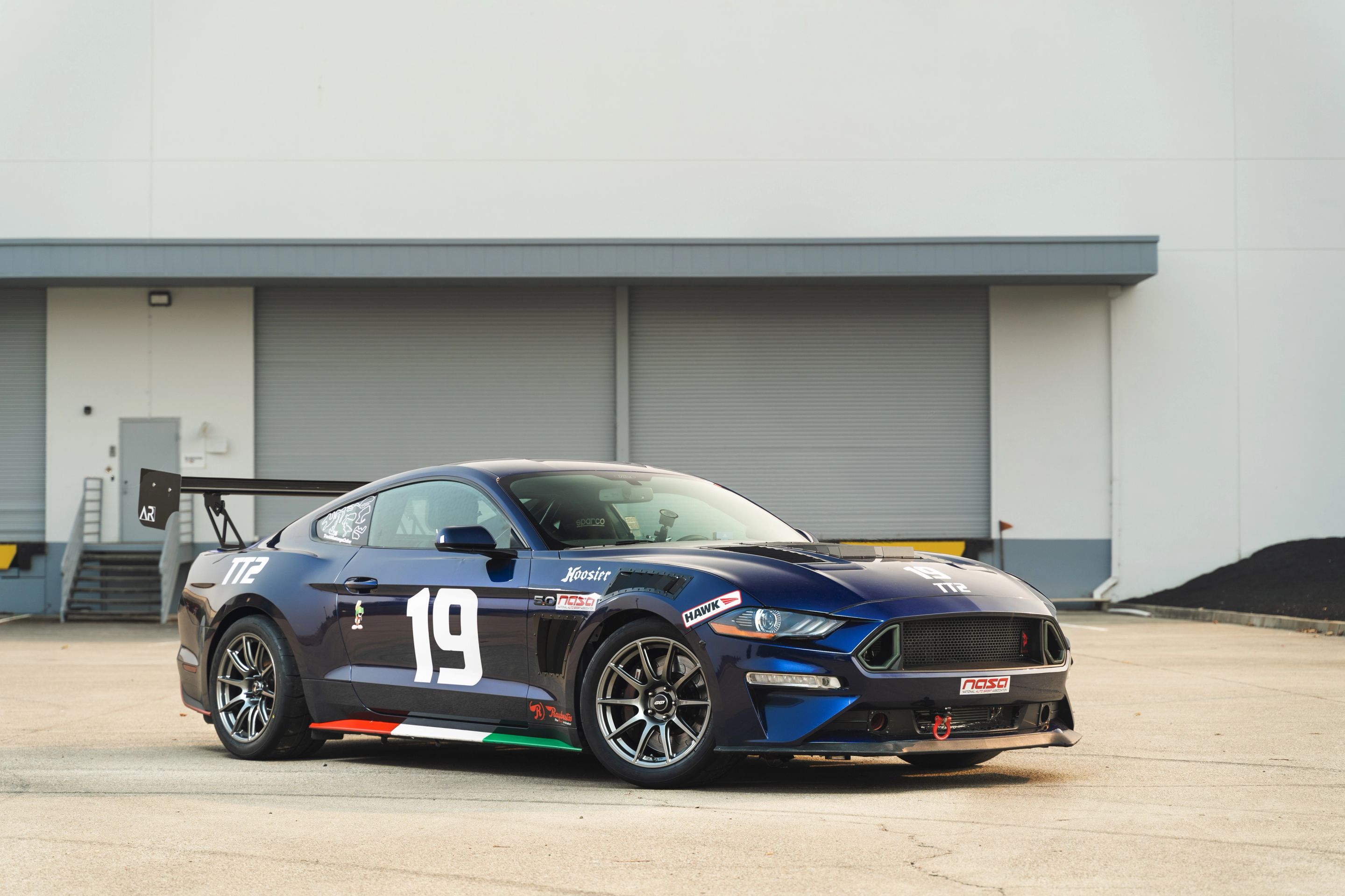 Blue Ford S550 Mustang GT with 18" SM-10 Apex wheels in Anthracite