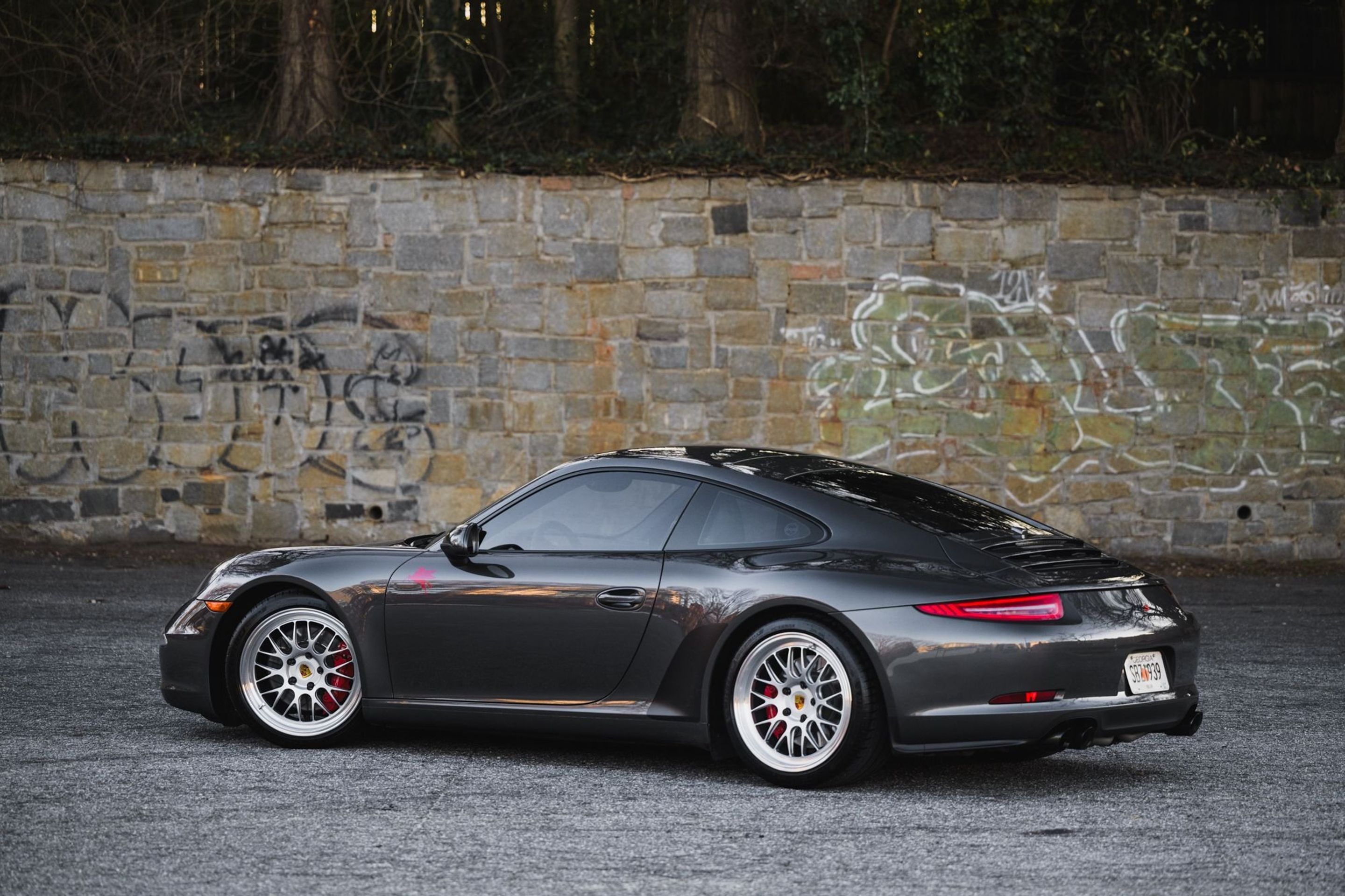 Grey Porsche 911 991.1 Carrera S with 19" ML-10RT Apex wheels in Machined Lip Race Silver