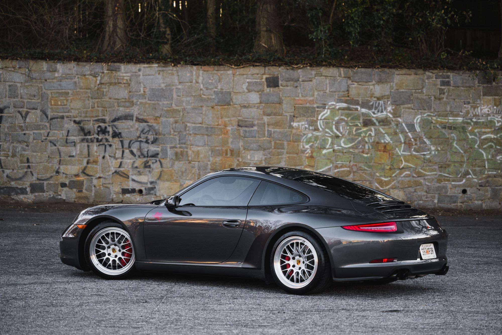 Grey Porsche 911 991.1 Carrera S with 19" ML-10RT Apex wheels in Machined Lip Race Silver
