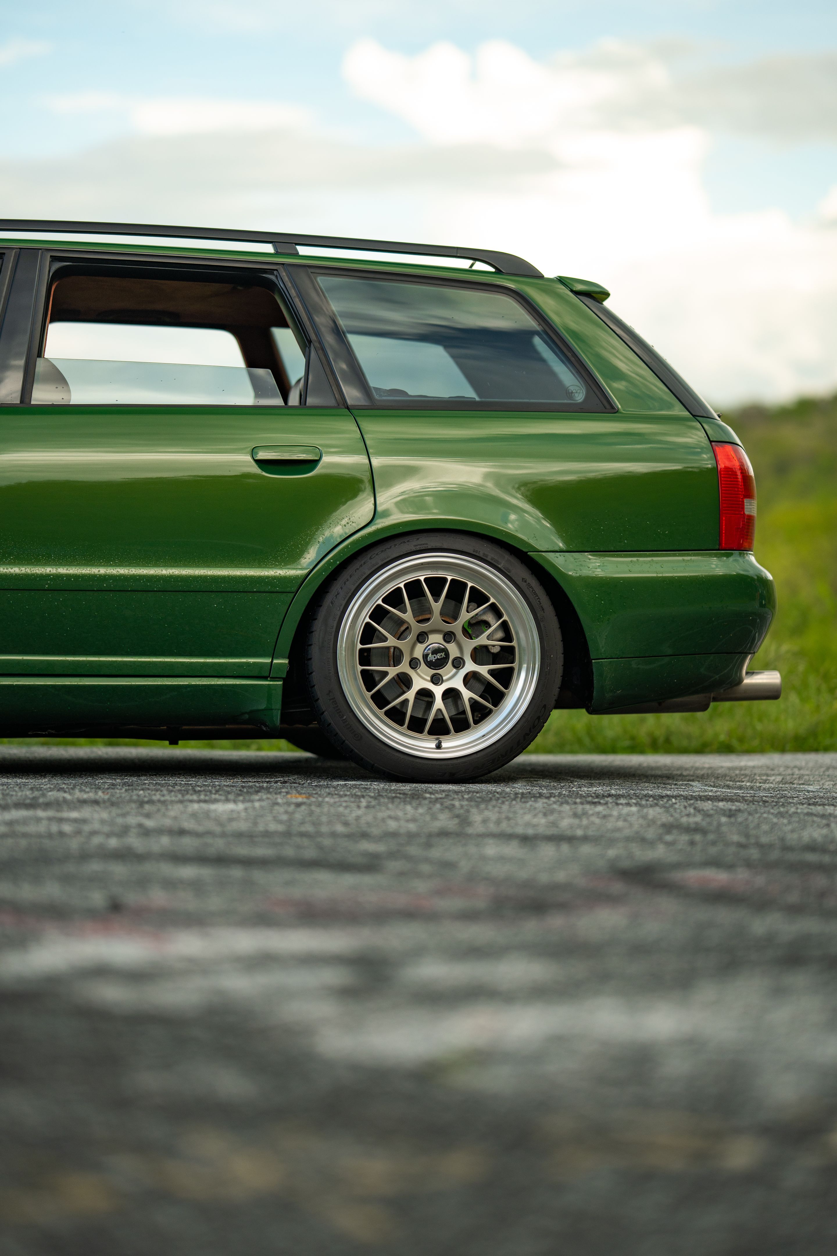 Green Audi B5 S4 Avant/Wagon with 18" ML-10RT Apex wheels in Machined Lip Gloss Motorsport Gold
