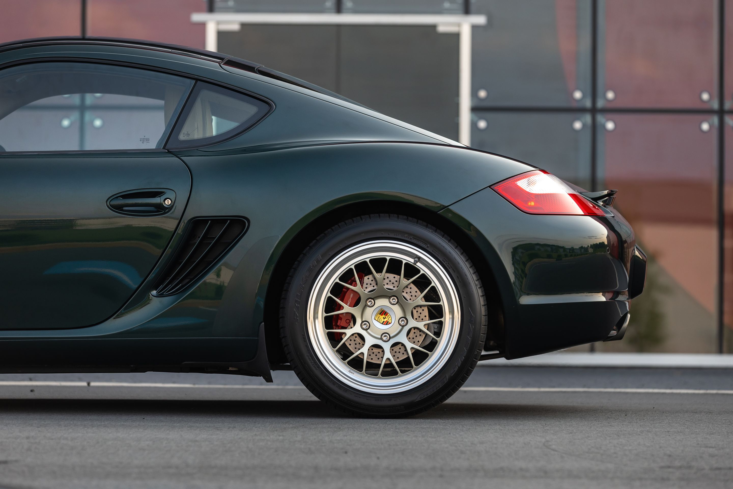 Green Porsche 987 Cayman S with 18" ML-10RT Apex wheels in Machined Lip Gloss Motorsport Gold