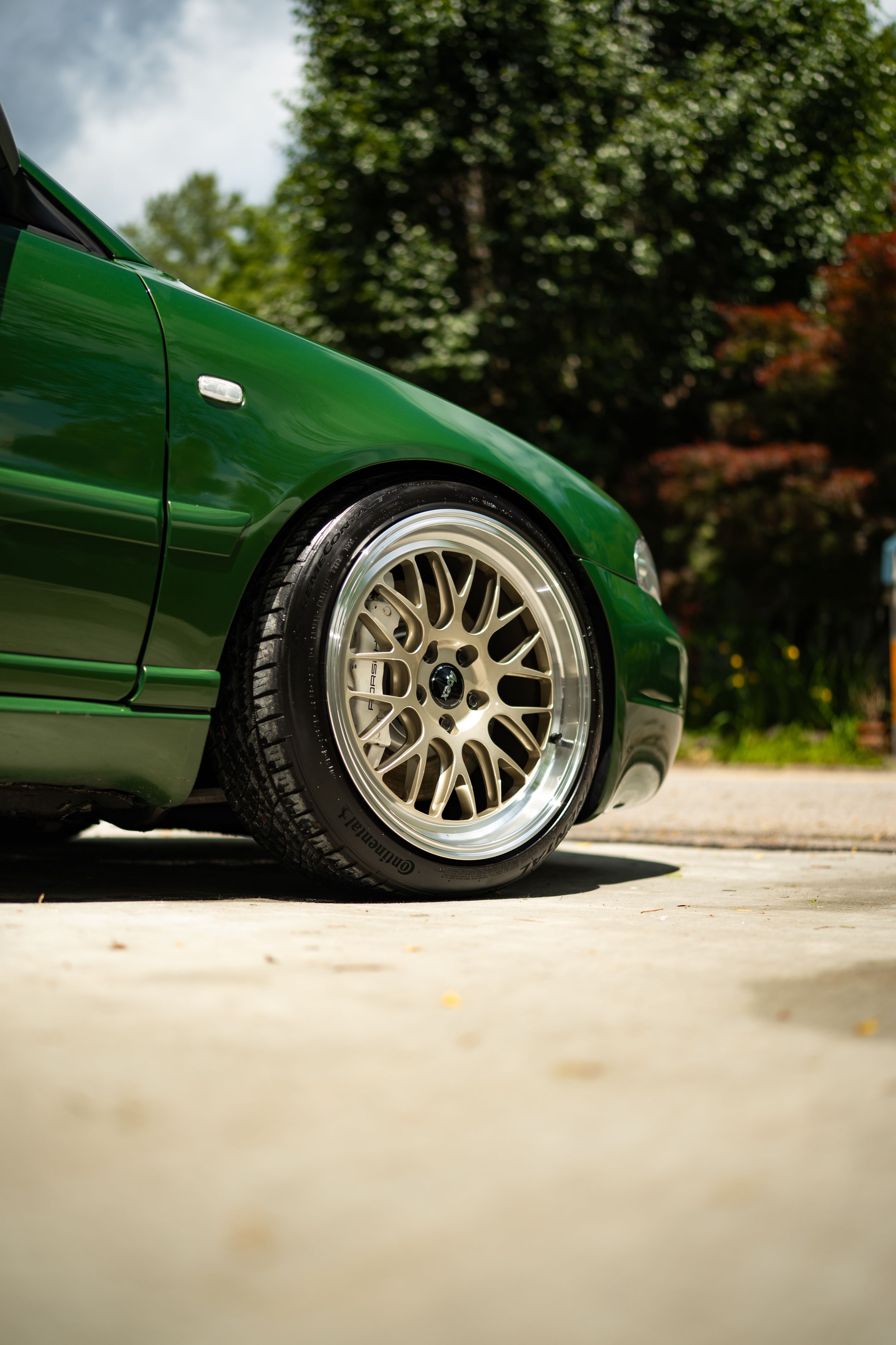 Green Audi B5 S4 Avant/Wagon with 18" ML-10RT Apex wheels in Machined Lip Gloss Motorsport Gold