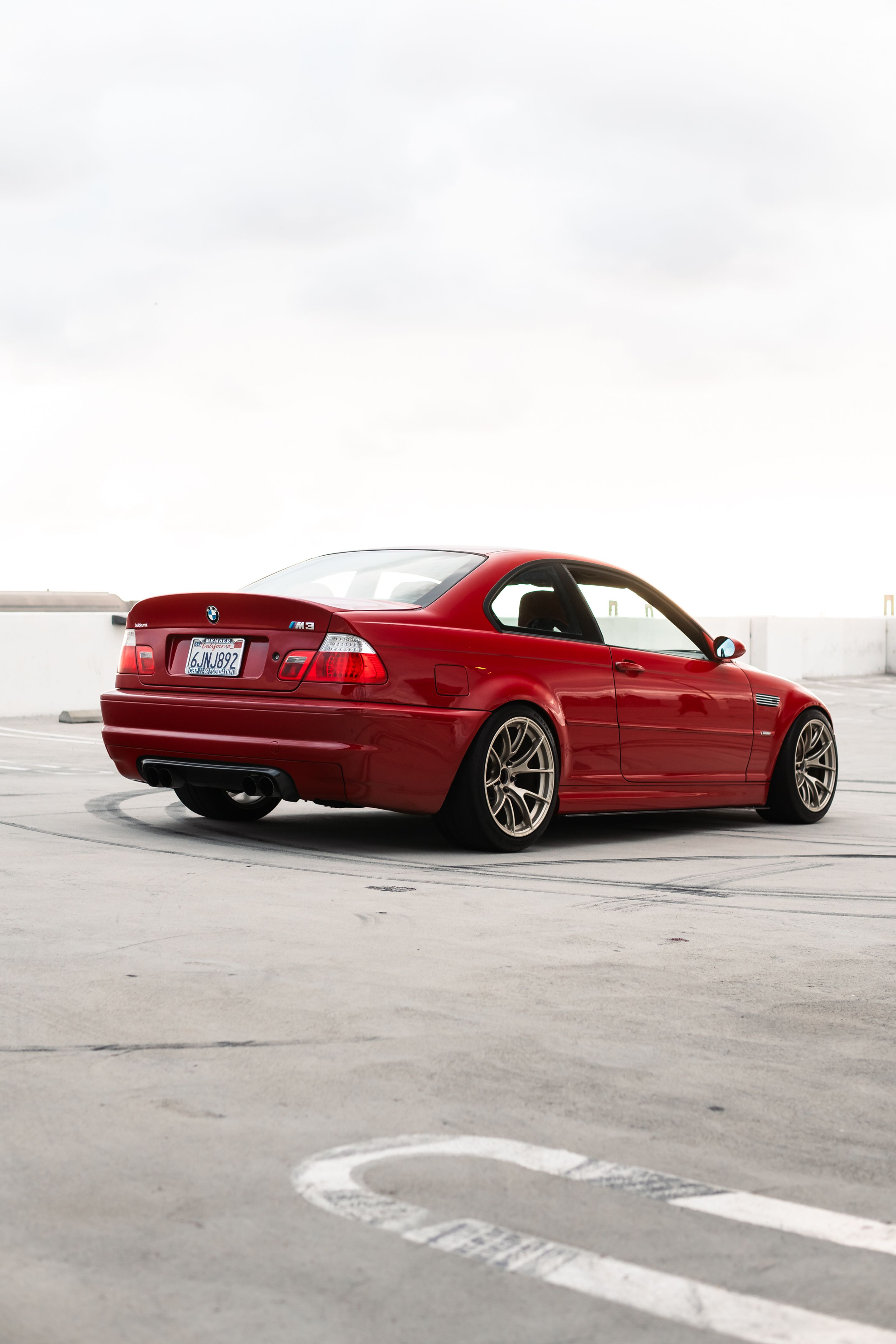 Red BMW E46 M3 with 18" VS-5RS Apex wheels in Motorsport Gold