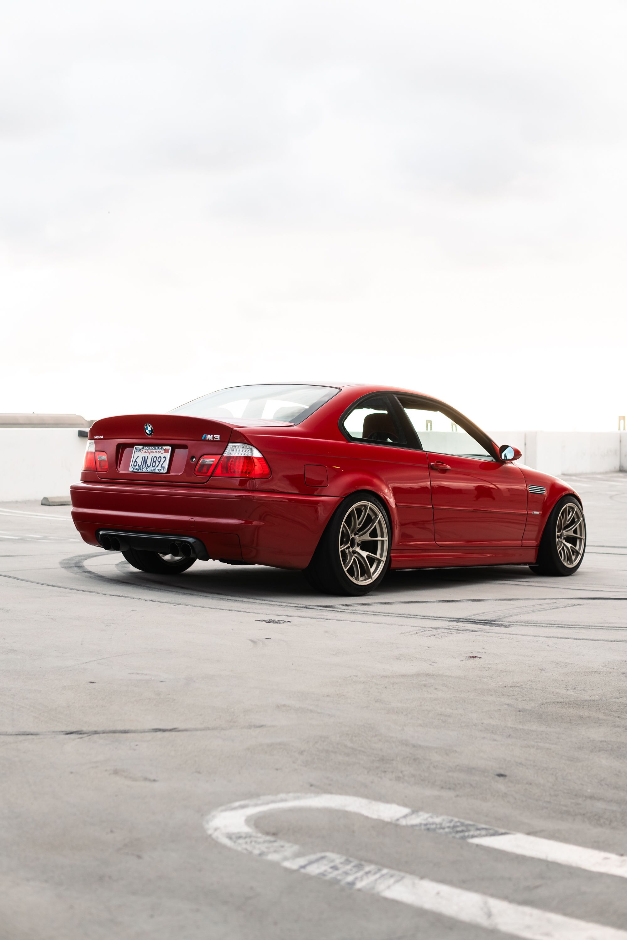 Red BMW E46 M3 with 18" VS-5RS Apex wheels in Motorsport Gold