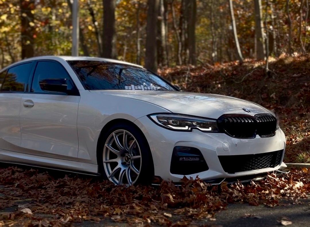 White BMW G20 Sedan 3 Series with 19" SM-10 Apex wheels in Race Silver