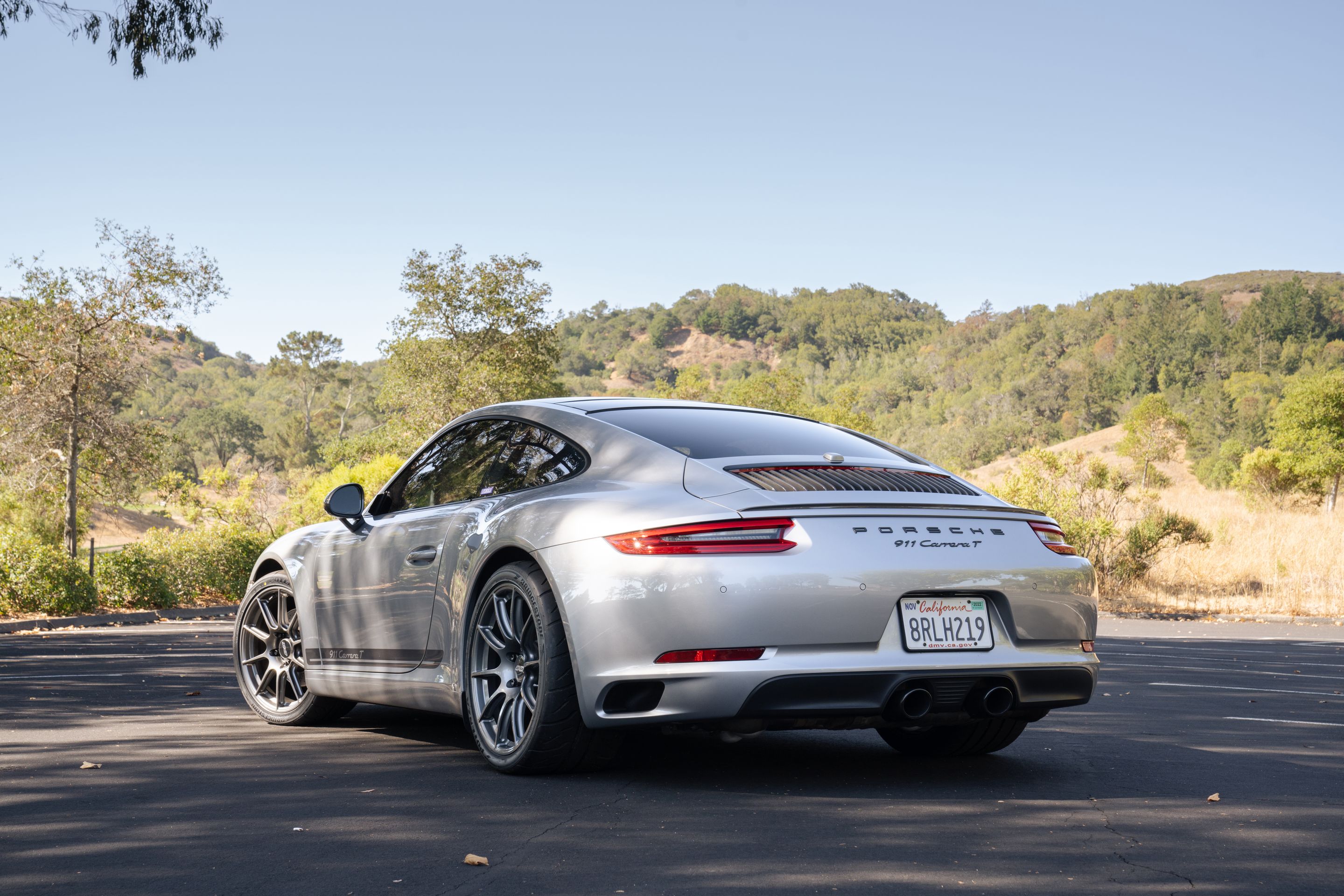 Silver Porsche 911 991.2 Carrera T with 19" SM-10 Apex wheels in Anthracite