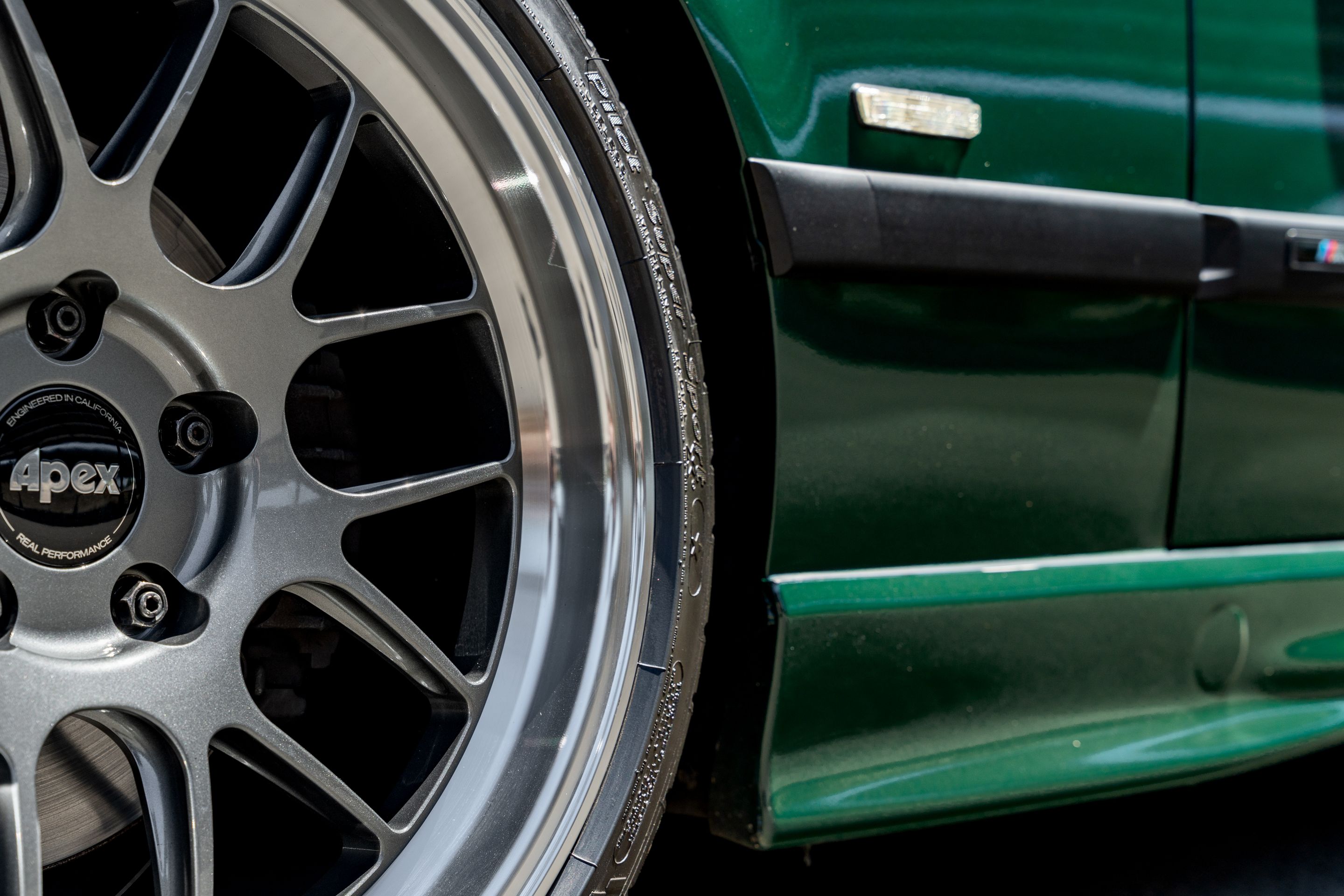 Green BMW E36 M3 with 18" ML-7RT Apex wheels in Machined Lip Anthracite