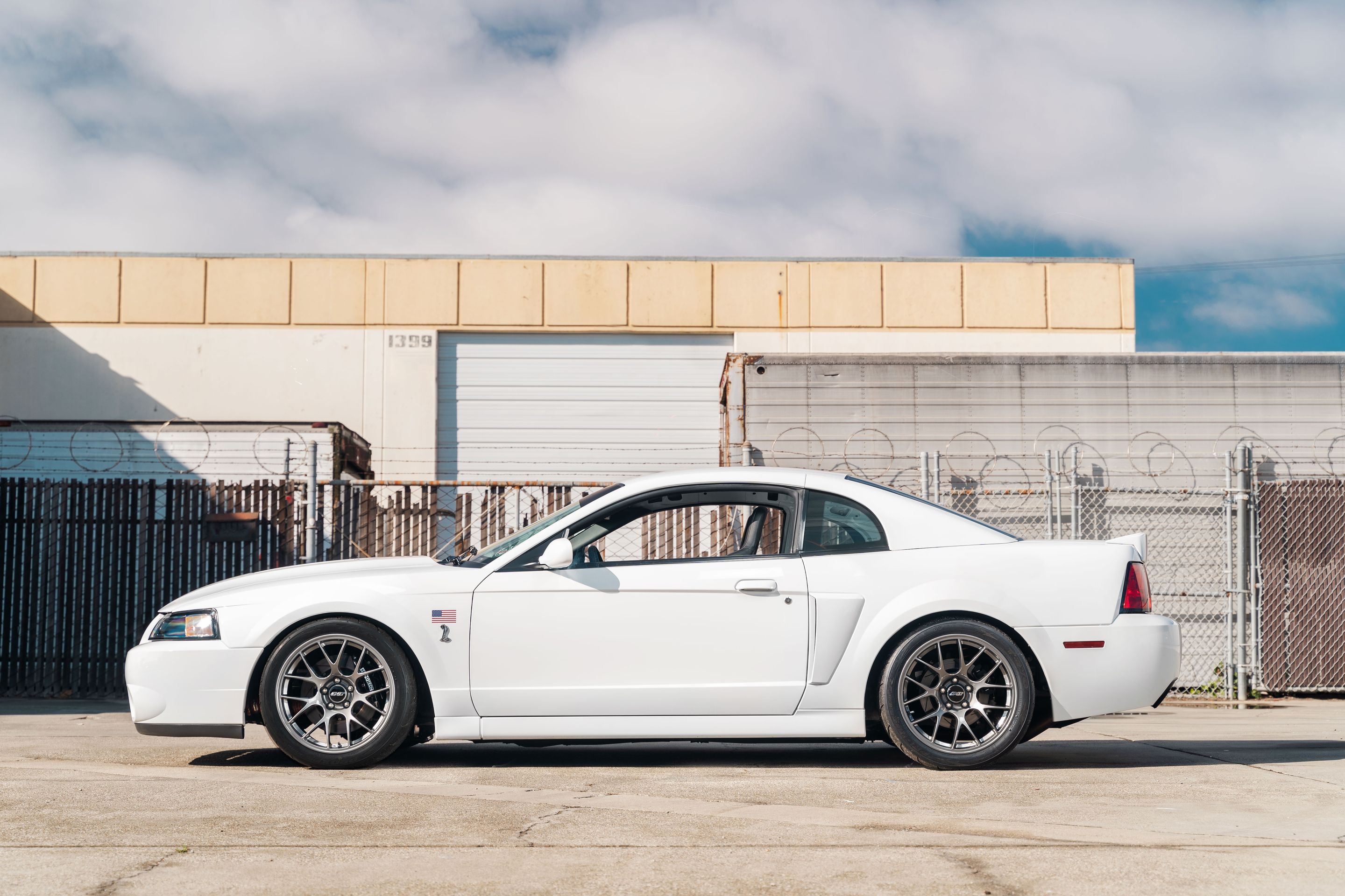 White Ford SN95 Mustang Cobra with 18" EC-7 Apex wheels in Anthracite