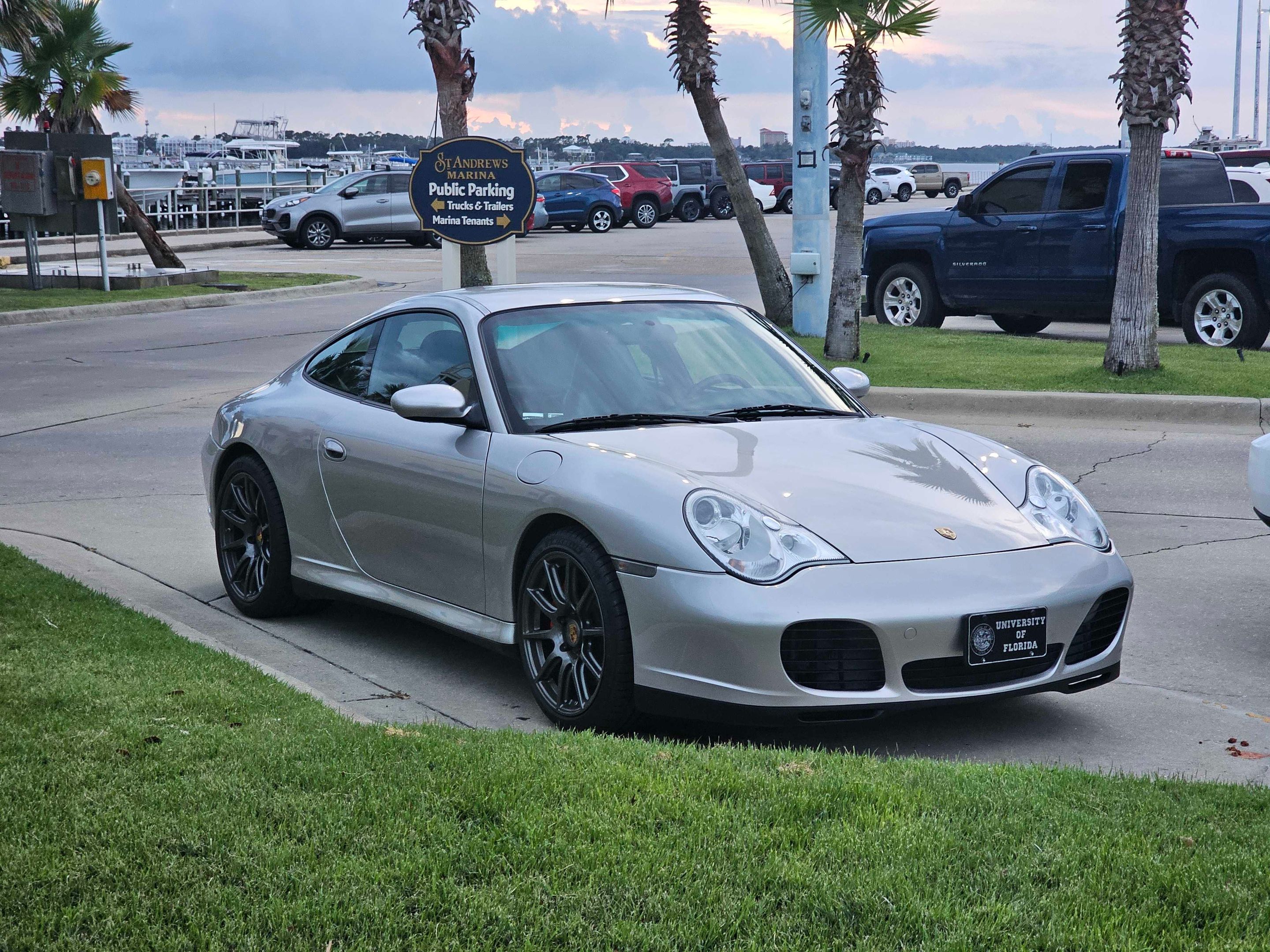 Silver Porsche 911 996 Carrera 4S with 18" SM-10 Apex wheels in Anthracite