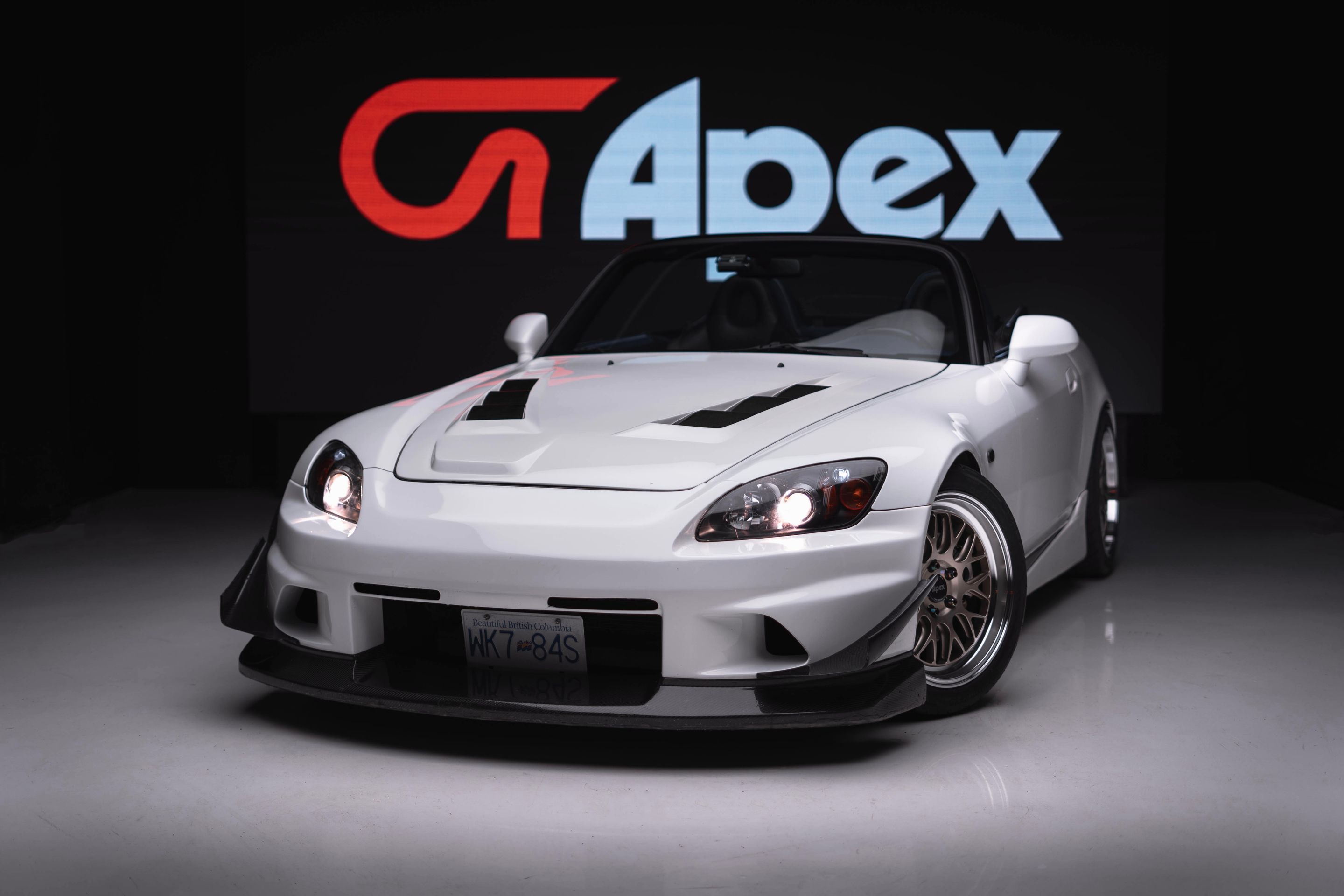 White Honda S2000 with 17" ML-10RT Apex wheels in Machined Lip Gloss Motorsport Gold