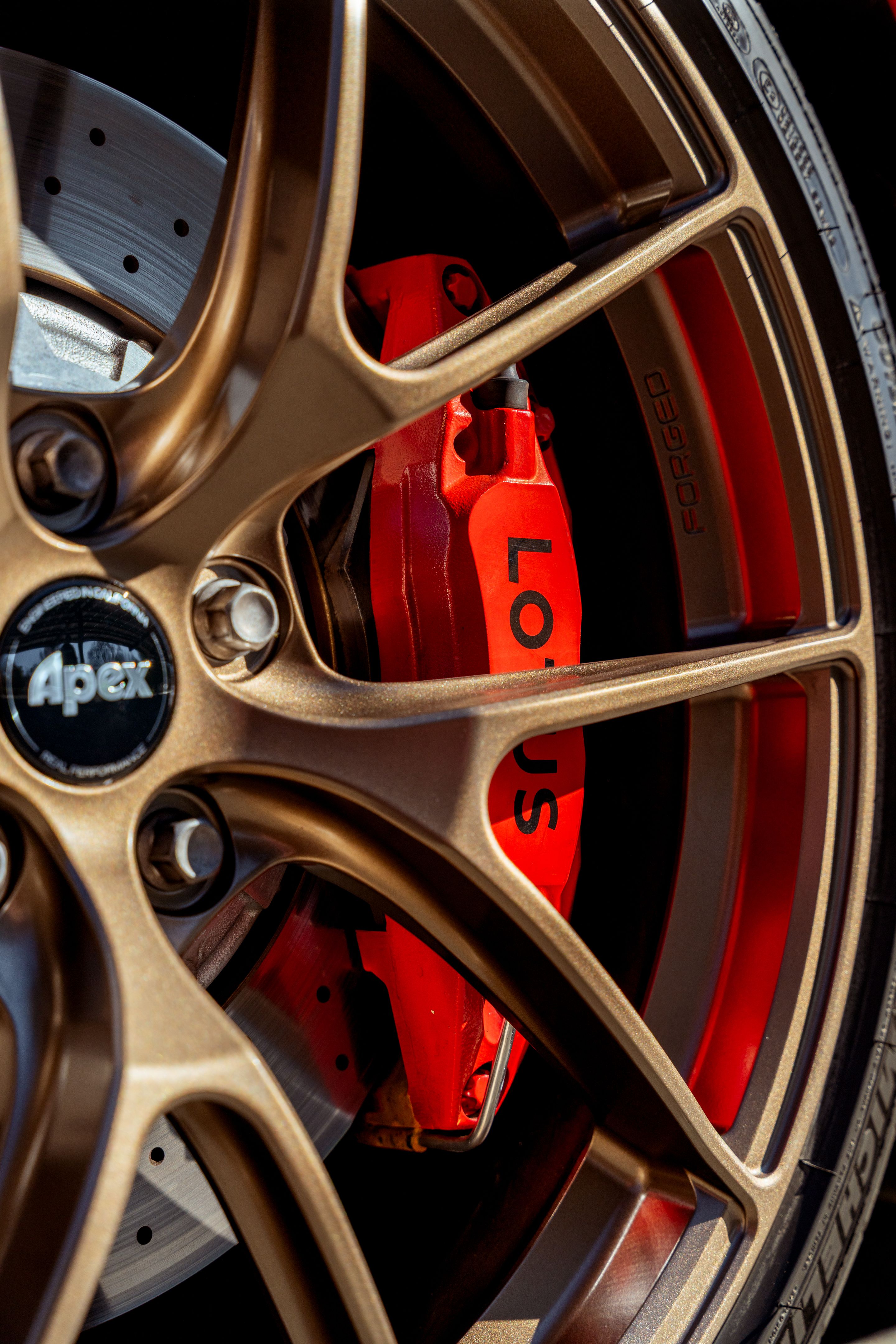 Red Lotus Emira with 20" VS-5RS Apex wheels in Anthracite