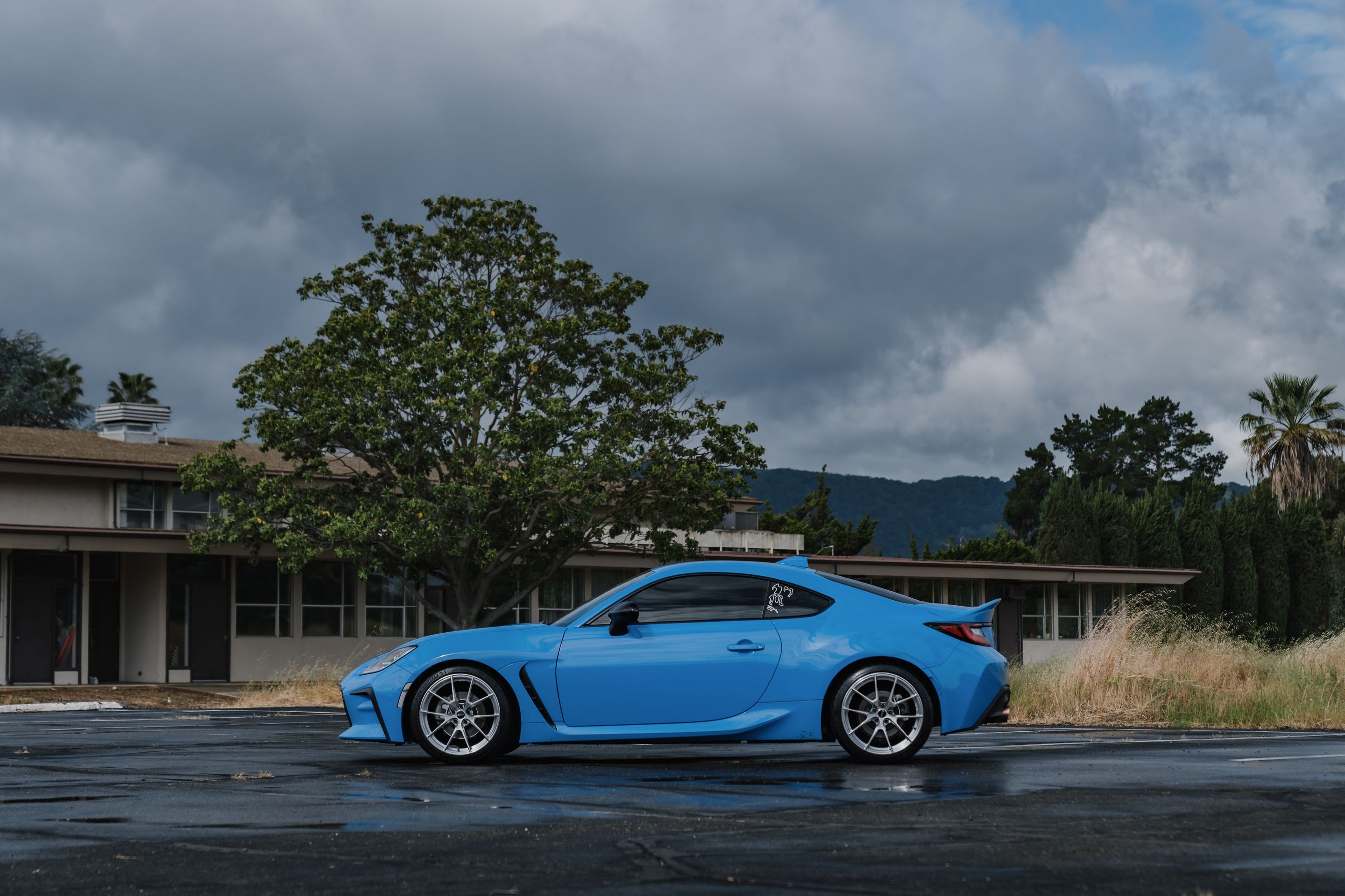 Blue Toyota GR86 with 18" VS-5RS Apex wheels in Brushed Clear