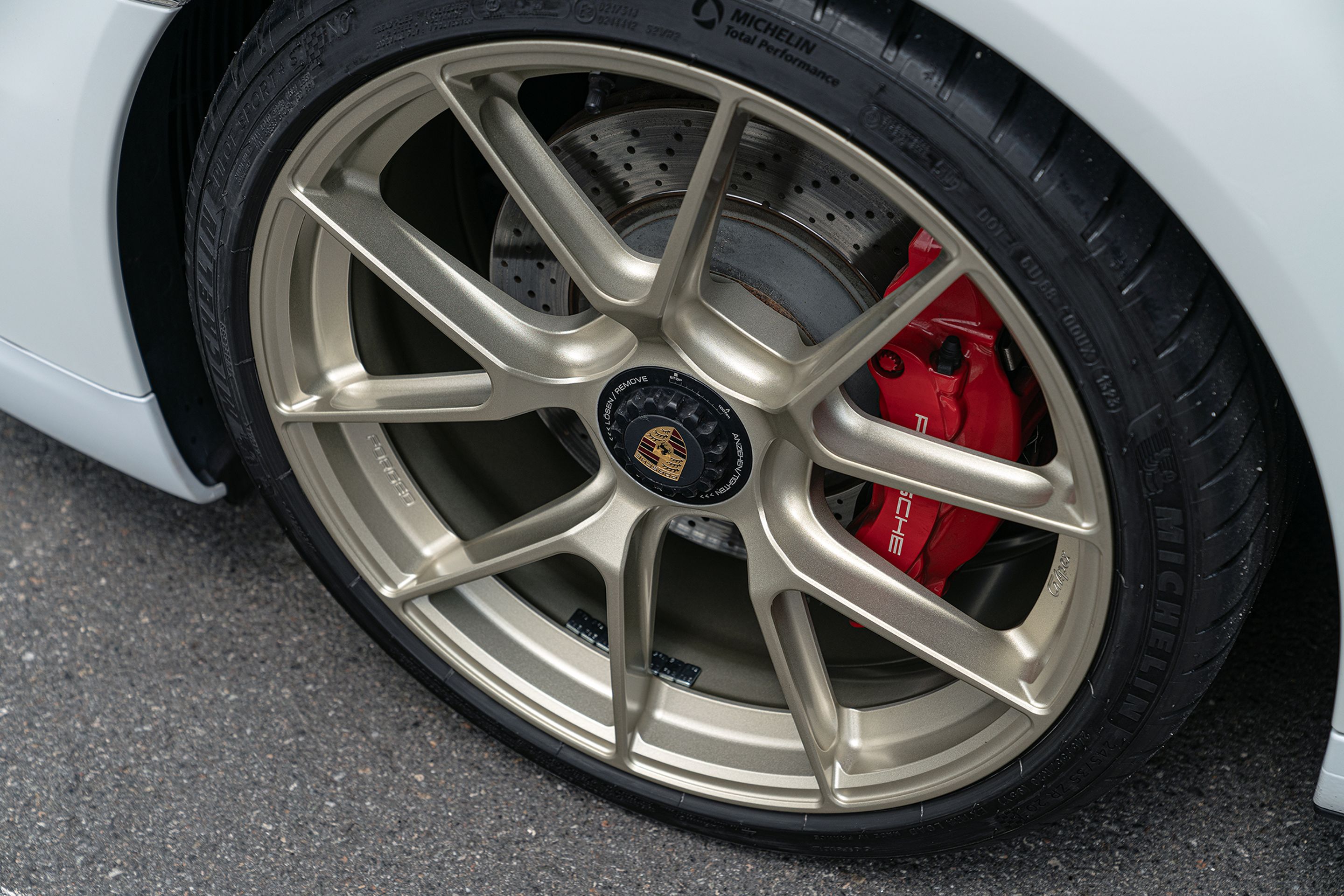 White Porsche 911 991.1 Carrera GTS with 20" VS-5RS Apex wheels in Motorsport Gold