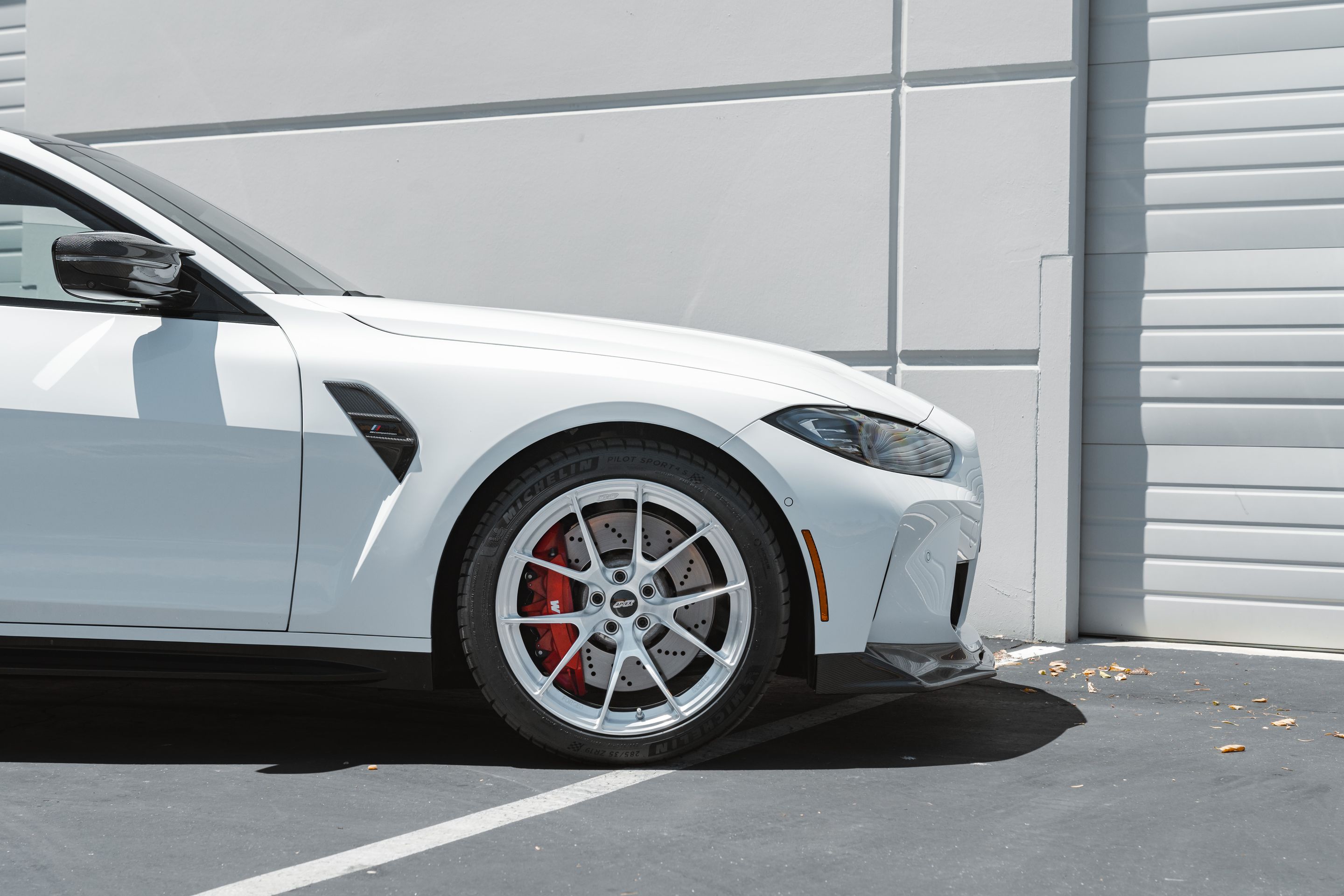 White BMW G82 Coupe M4 with 19"/20" VS-5RS Apex wheels in Brushed Clear