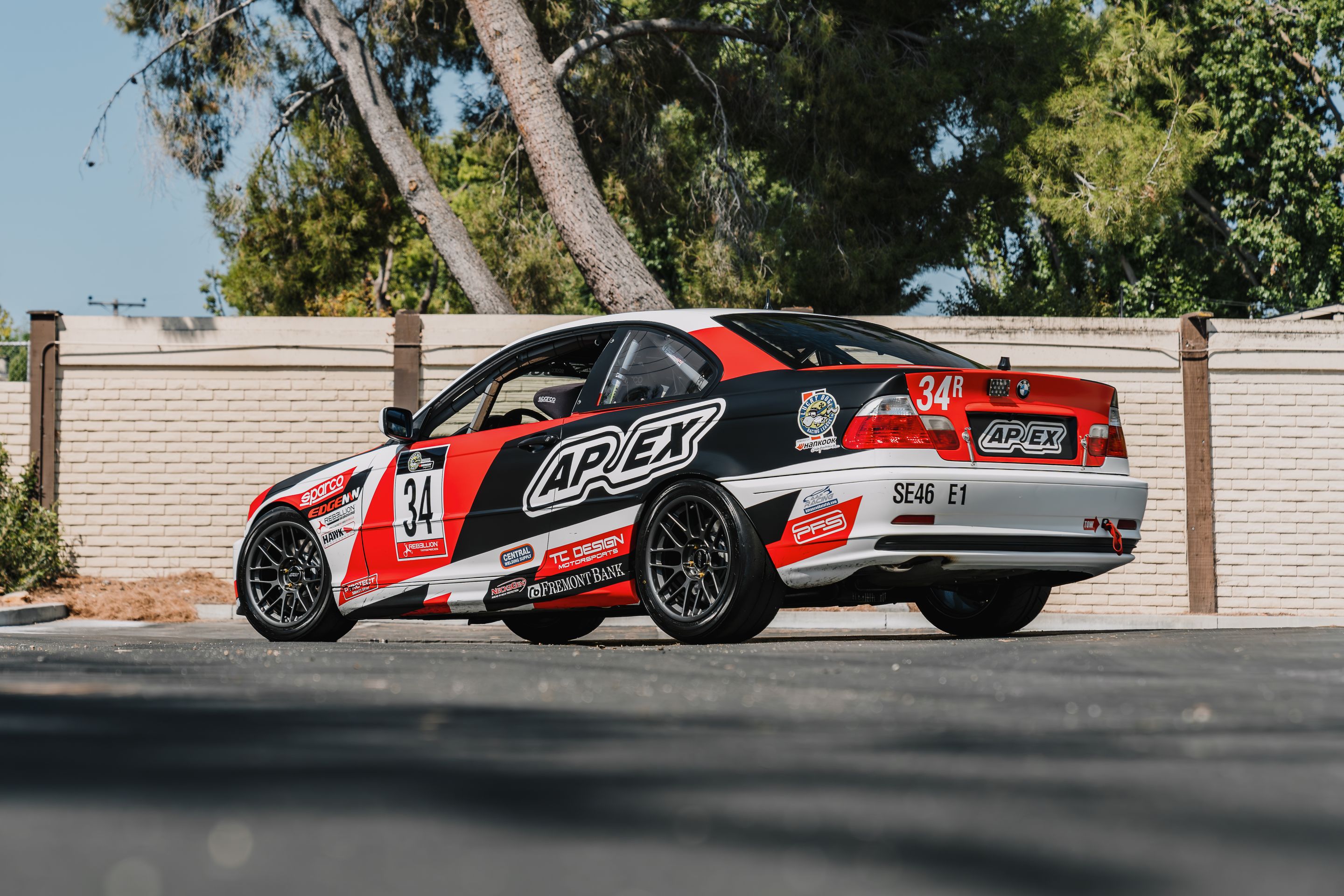 Race Livery BMW E46 3 Series with 17" ARC-8RT Apex wheels in Anthracite