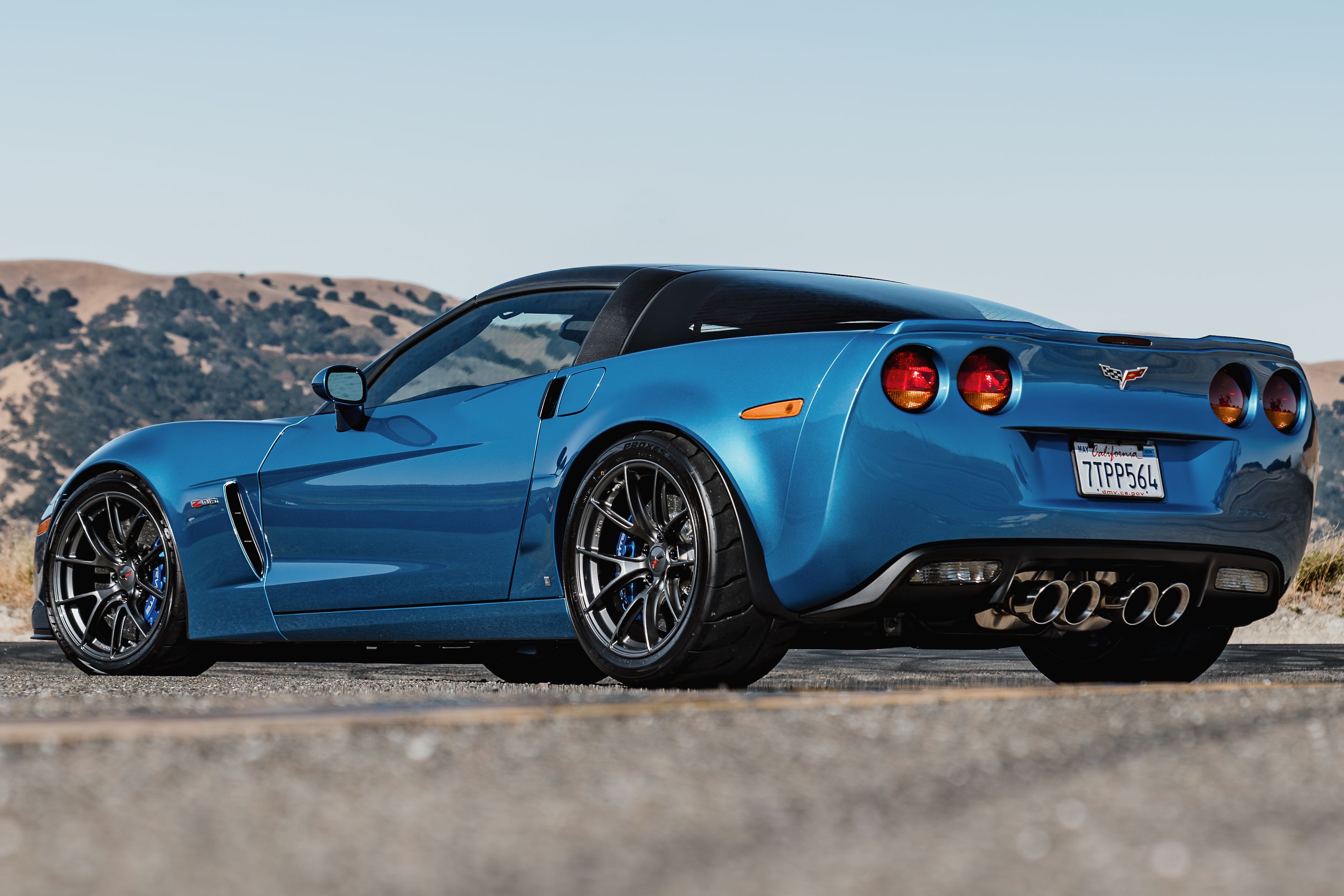 Blue Chevrolet C6 Corvette Z06 with 19" VS-5RS Apex wheels in Anthracite