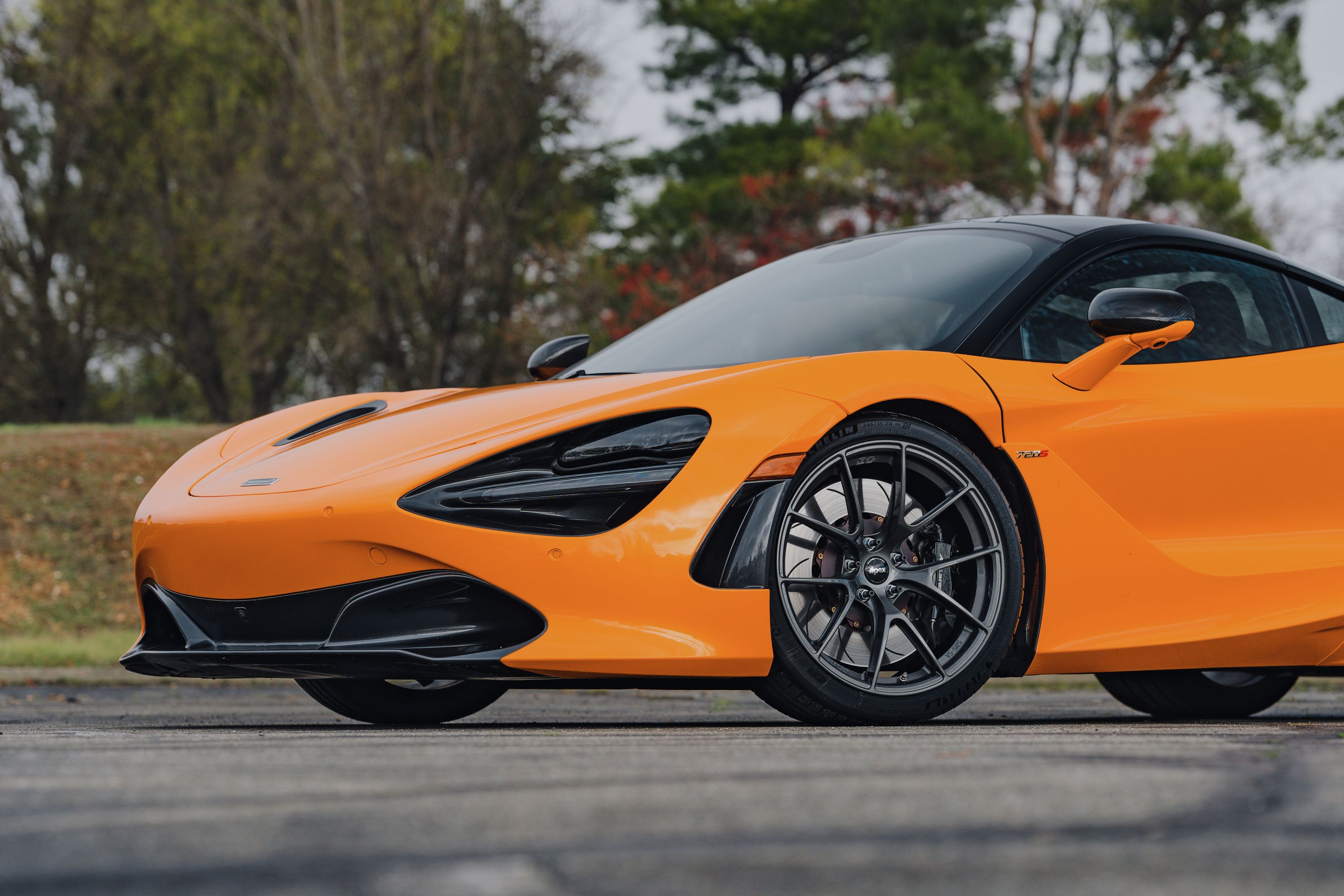 Orange McLaren 720S with 19"/20" VS-5RS Apex wheels in Anthracite