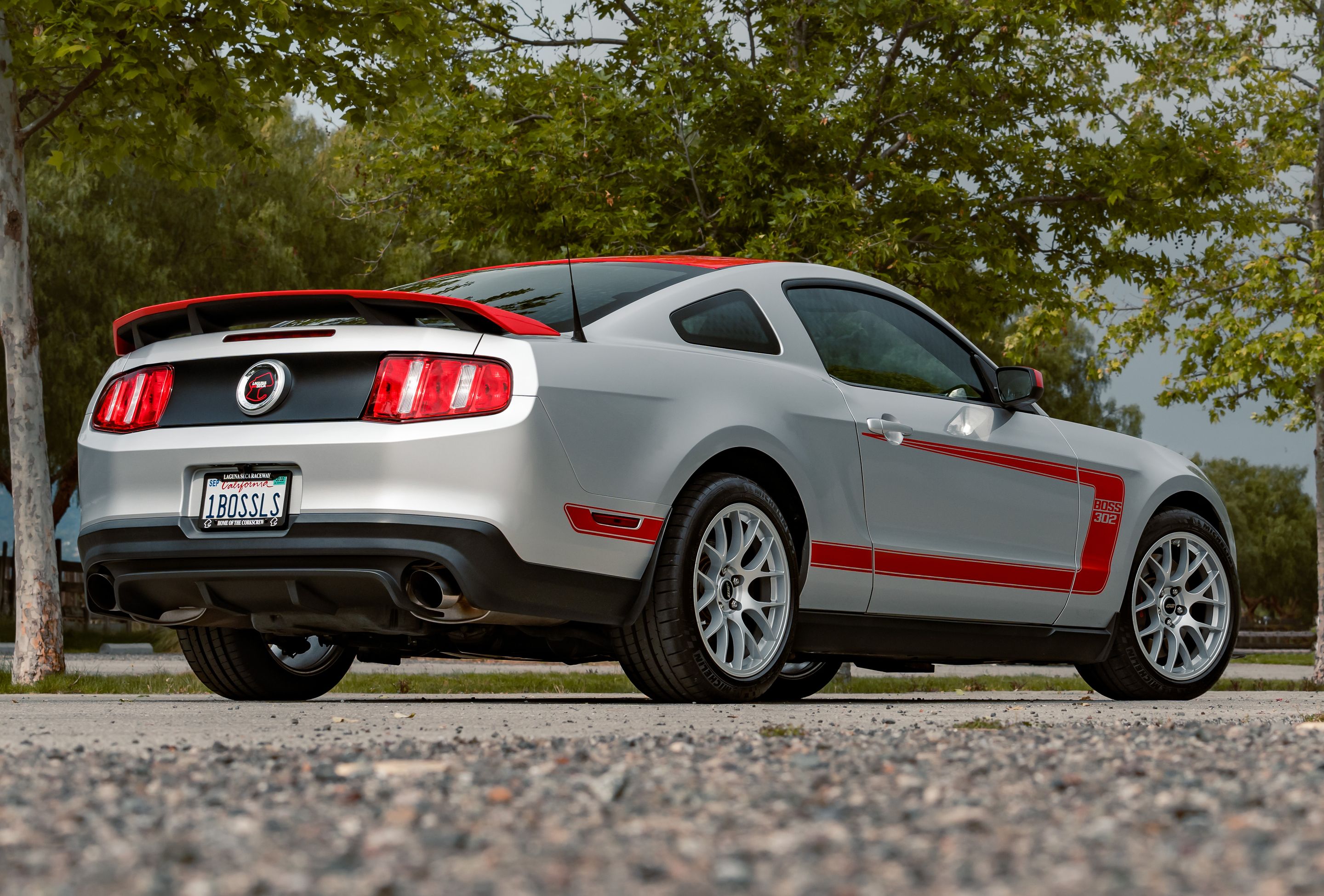 Silver Ford S197 Mustang Boss 302 with 18" EC-7 Apex wheels in Race Silver
