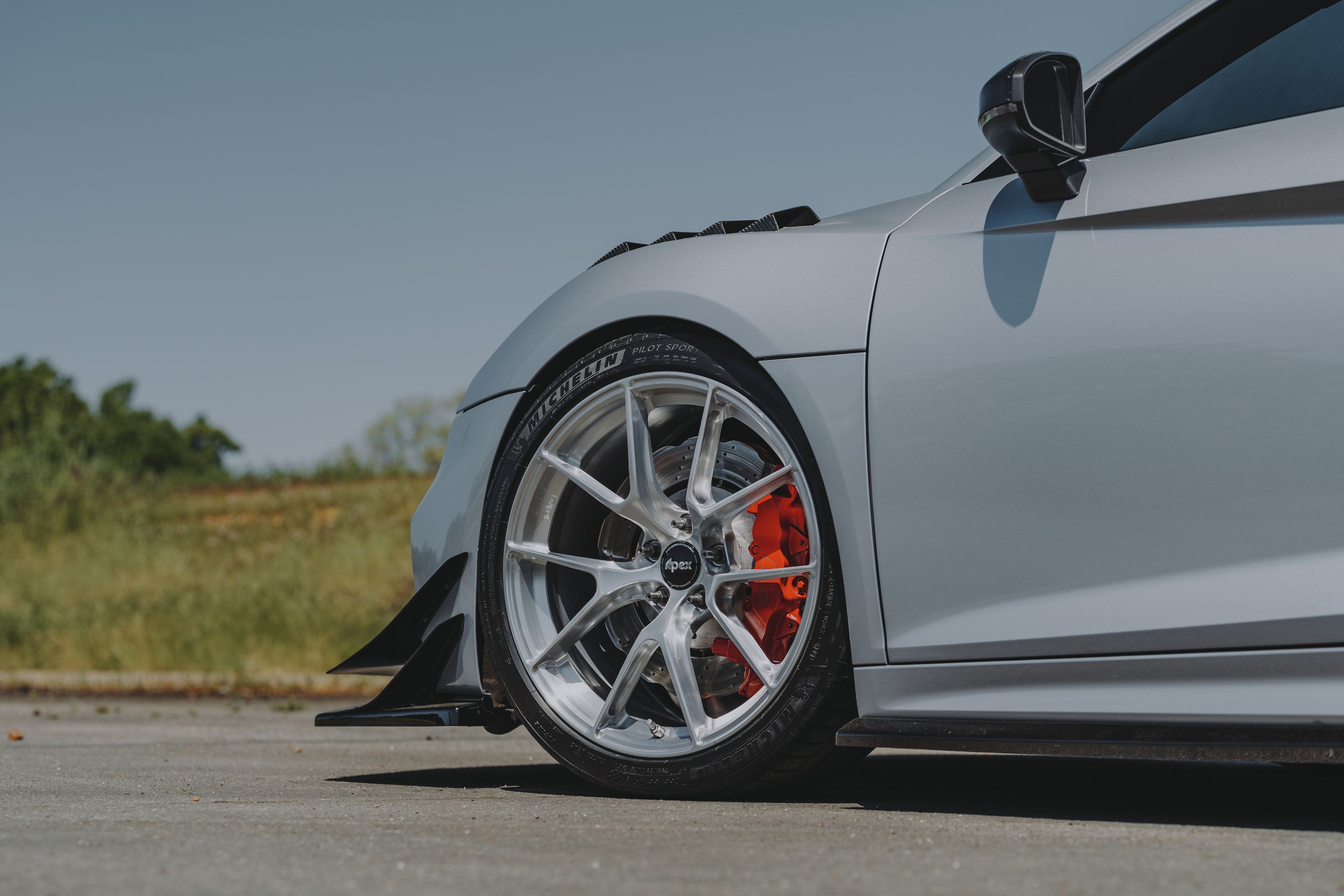 Silver Audi Gen 2 R8 with 19"/20" VS-5RS Apex wheels in Brushed Clear