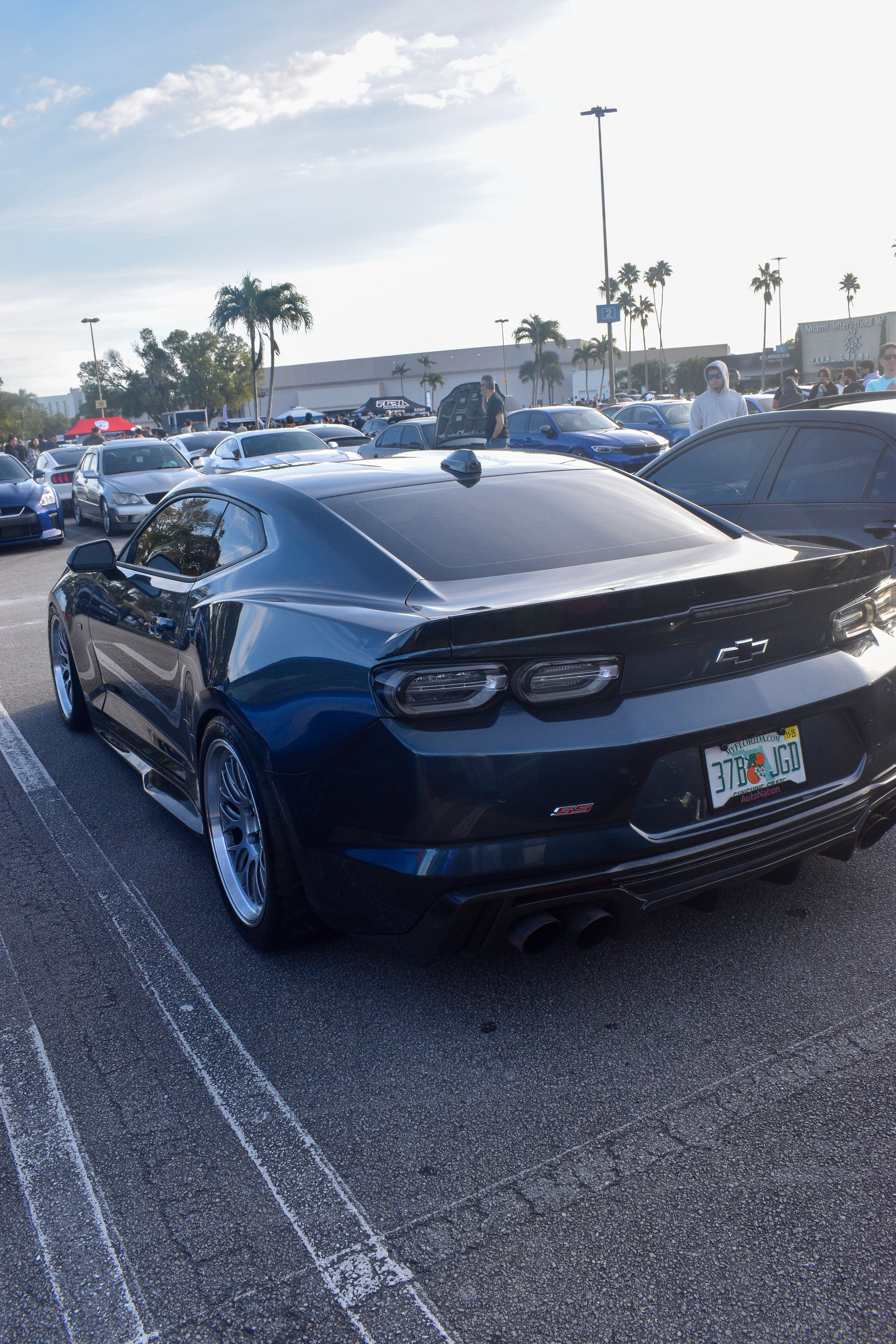 Grey Chevrolet 6th Gen Camaro SS with 19" ML-10RT Apex wheels in Machined Lip Race Silver