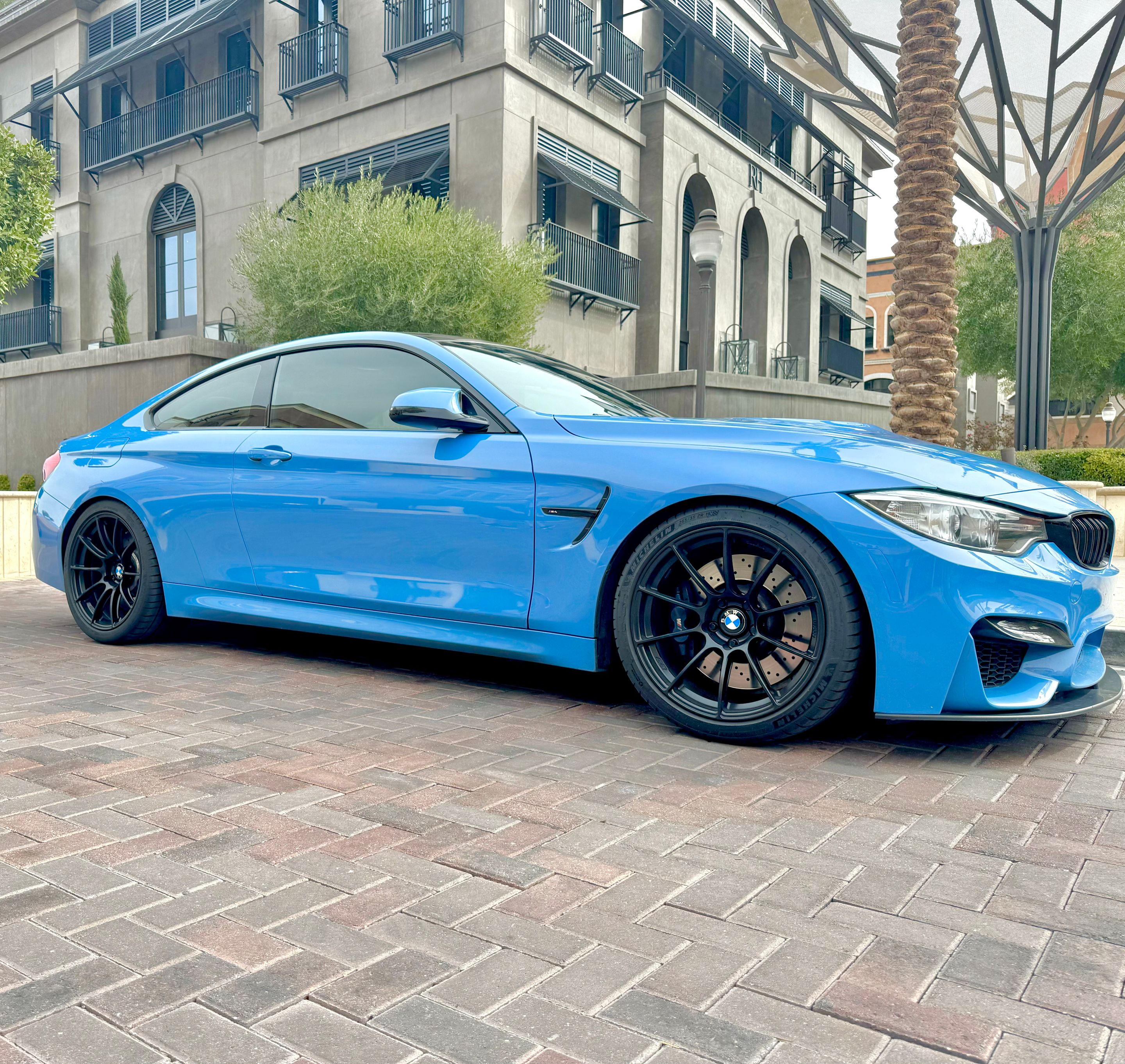 Blue BMW F82 Coupe M4 with 19" SM-10RS Apex wheels in Satin Black