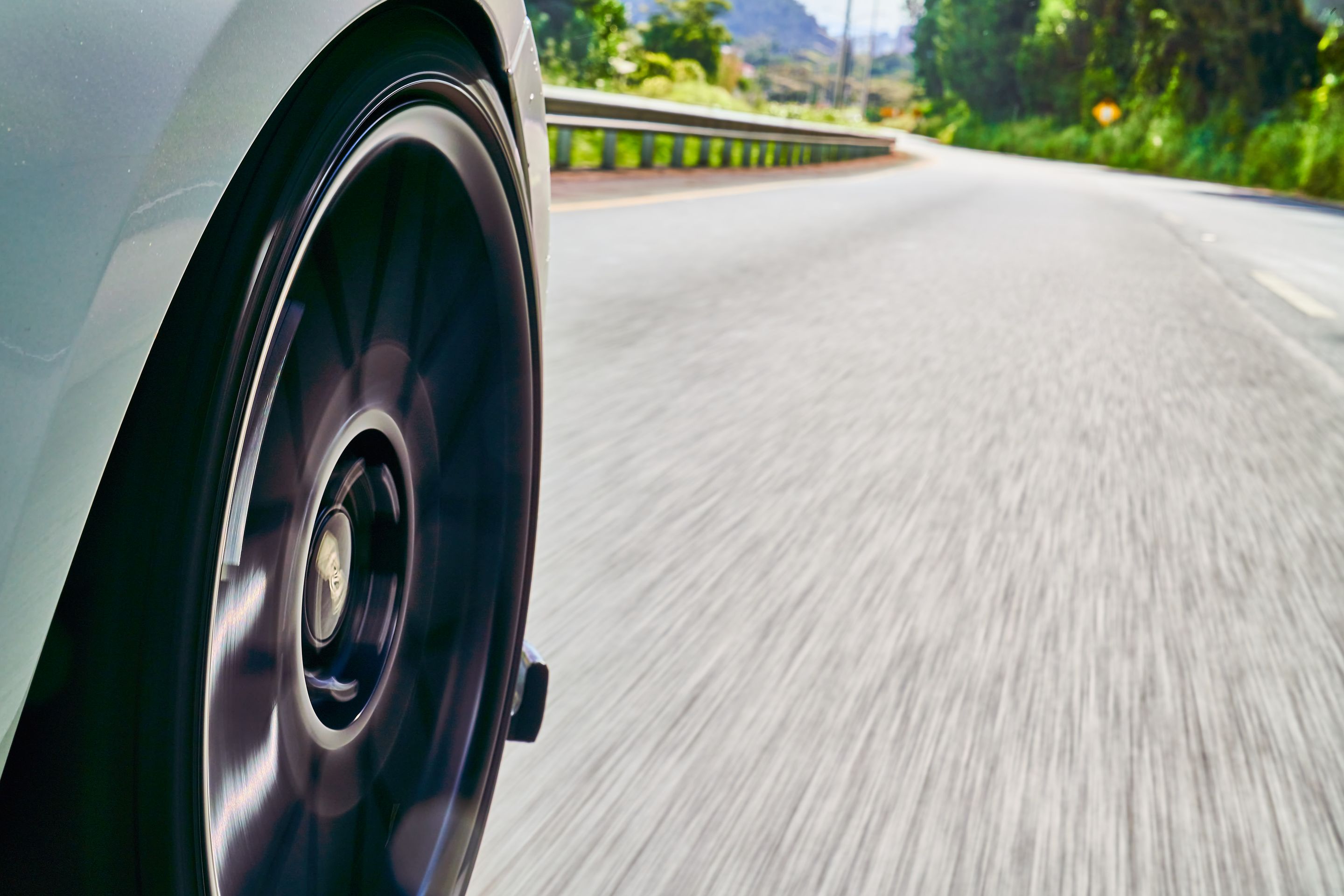 White BMW E82 Coupe 1 Series with 18" ARC-8 Apex wheels in Satin Black