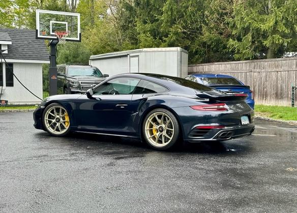 Porsche 911 991.2 Turbo S with 20" VS-5RS in Motorsport Gold