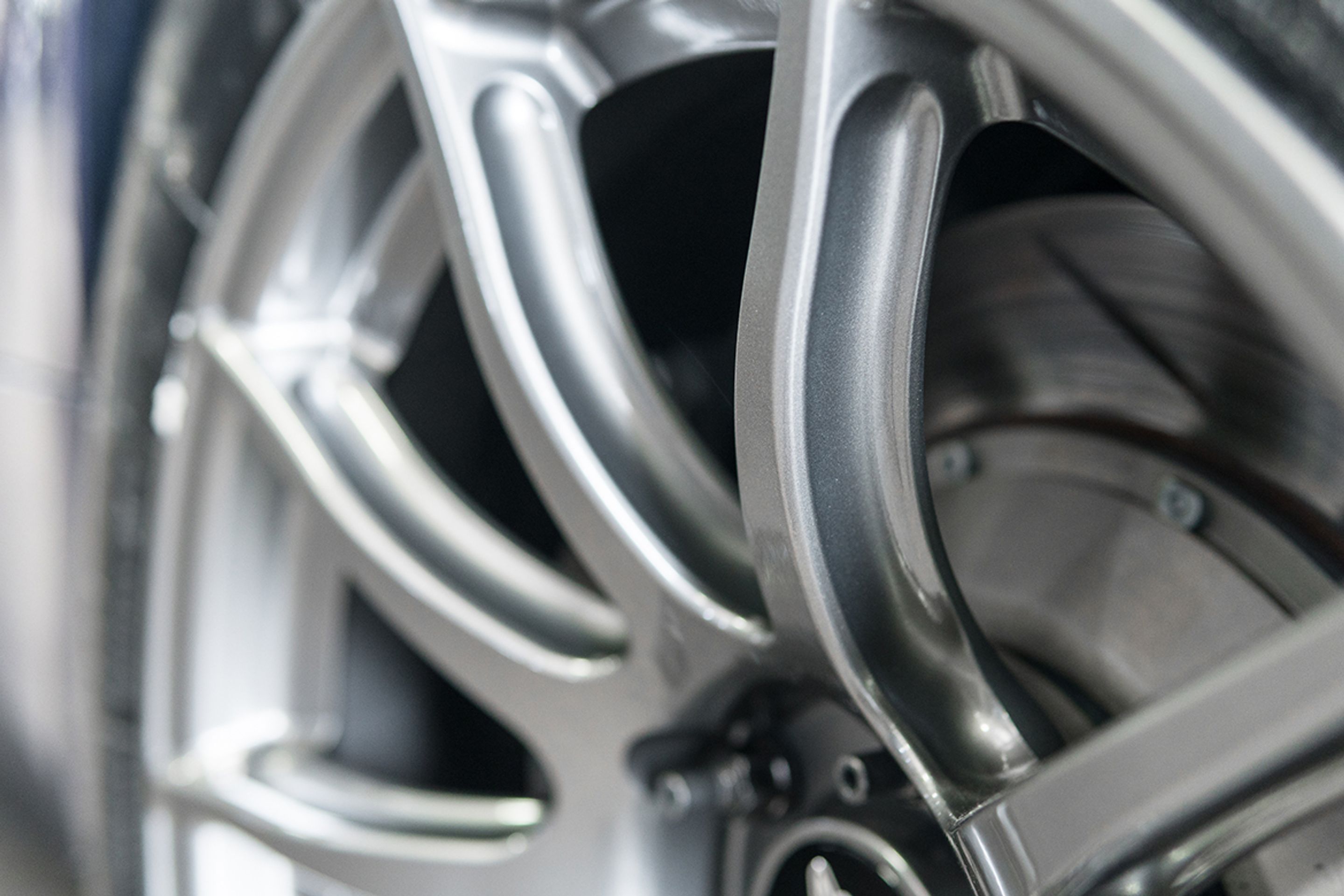 Blue BMW E92 Coupe M3 with 18" SM-10 Apex wheels in Anthracite