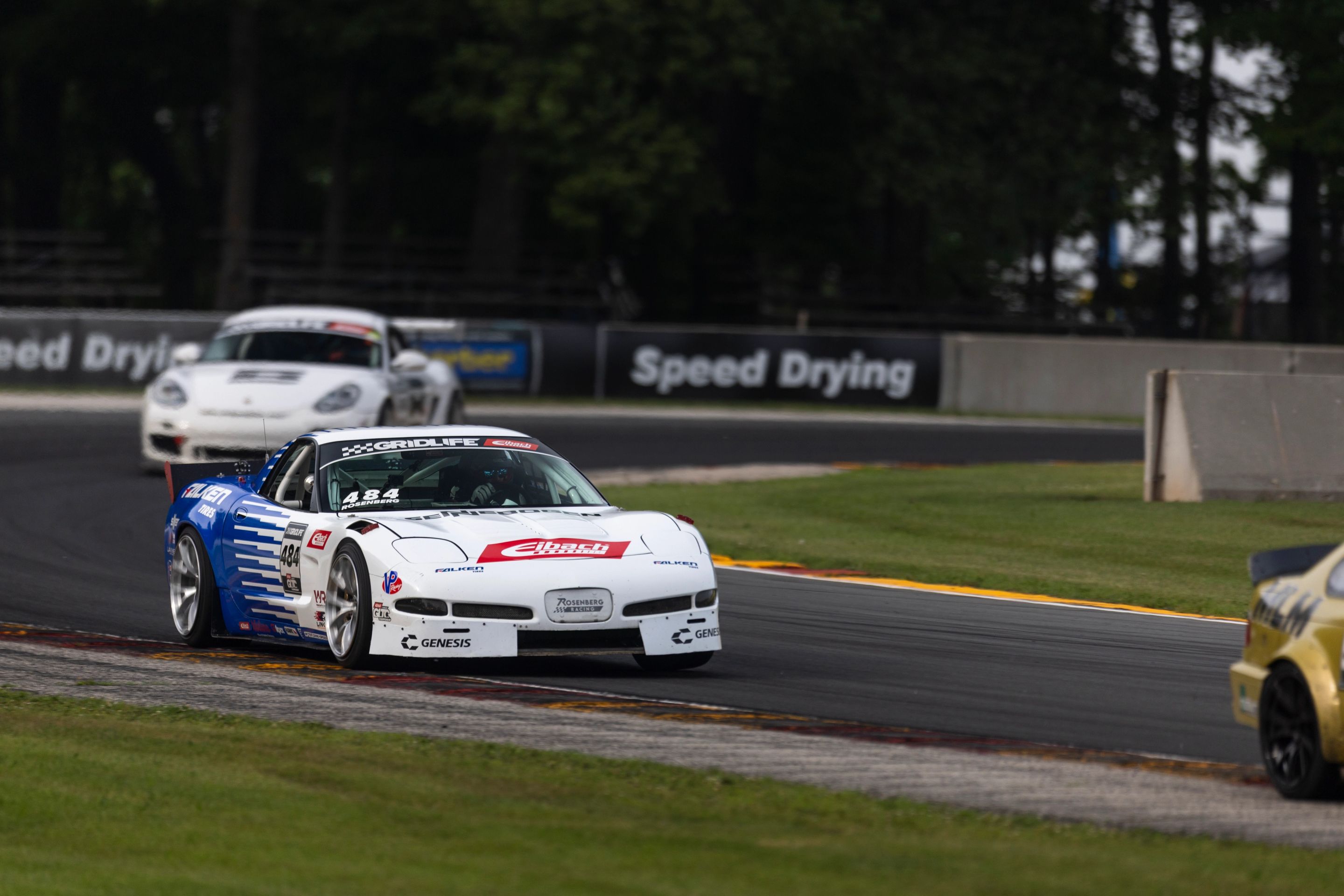 White Chevrolet C5 Corvette Z06 with 19" VS-5RS Apex wheels in Brushed Clear