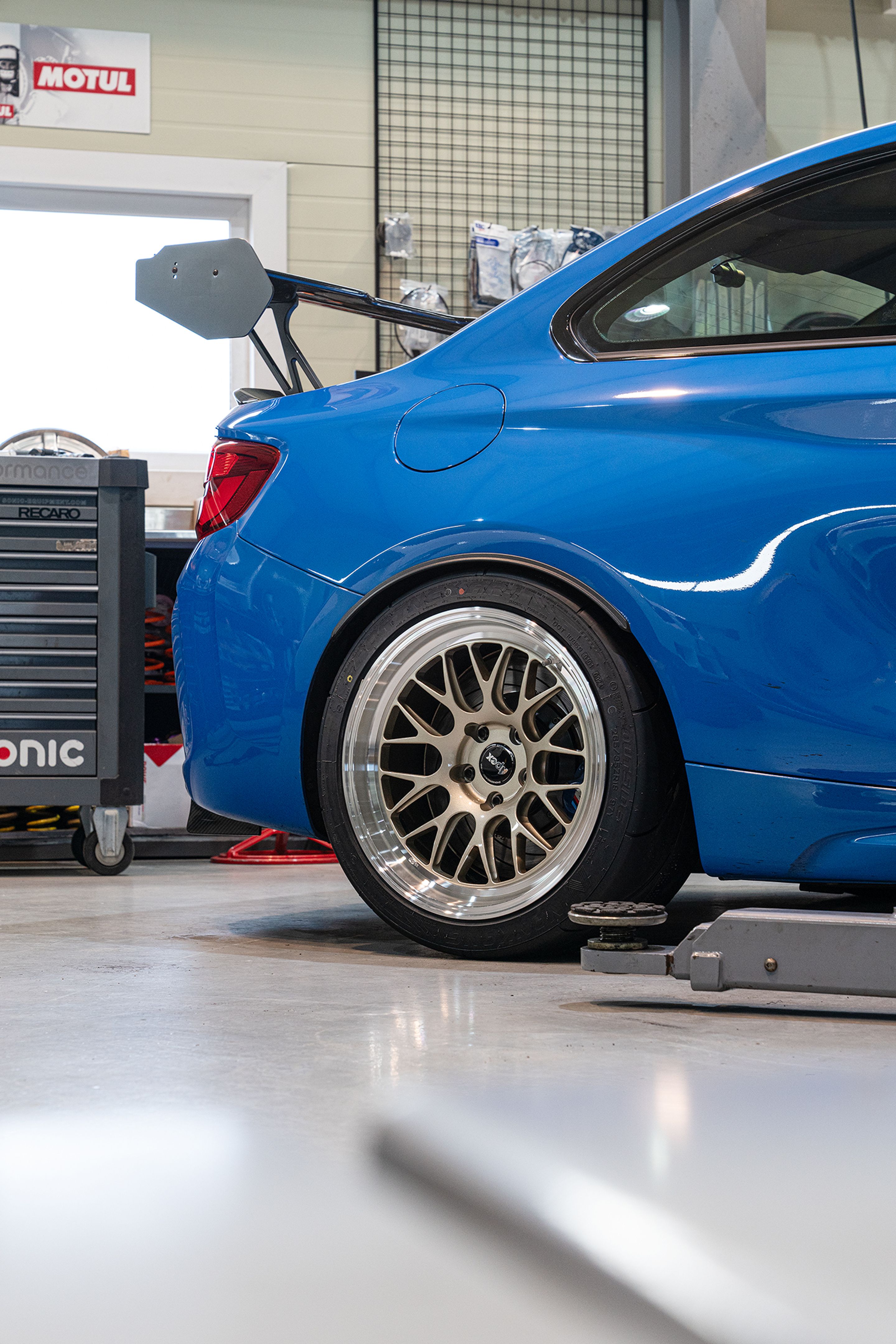 Blue BMW F87 M2 with 18" ML-10RT Apex wheels in Machined Lip Gloss Motorsport Gold