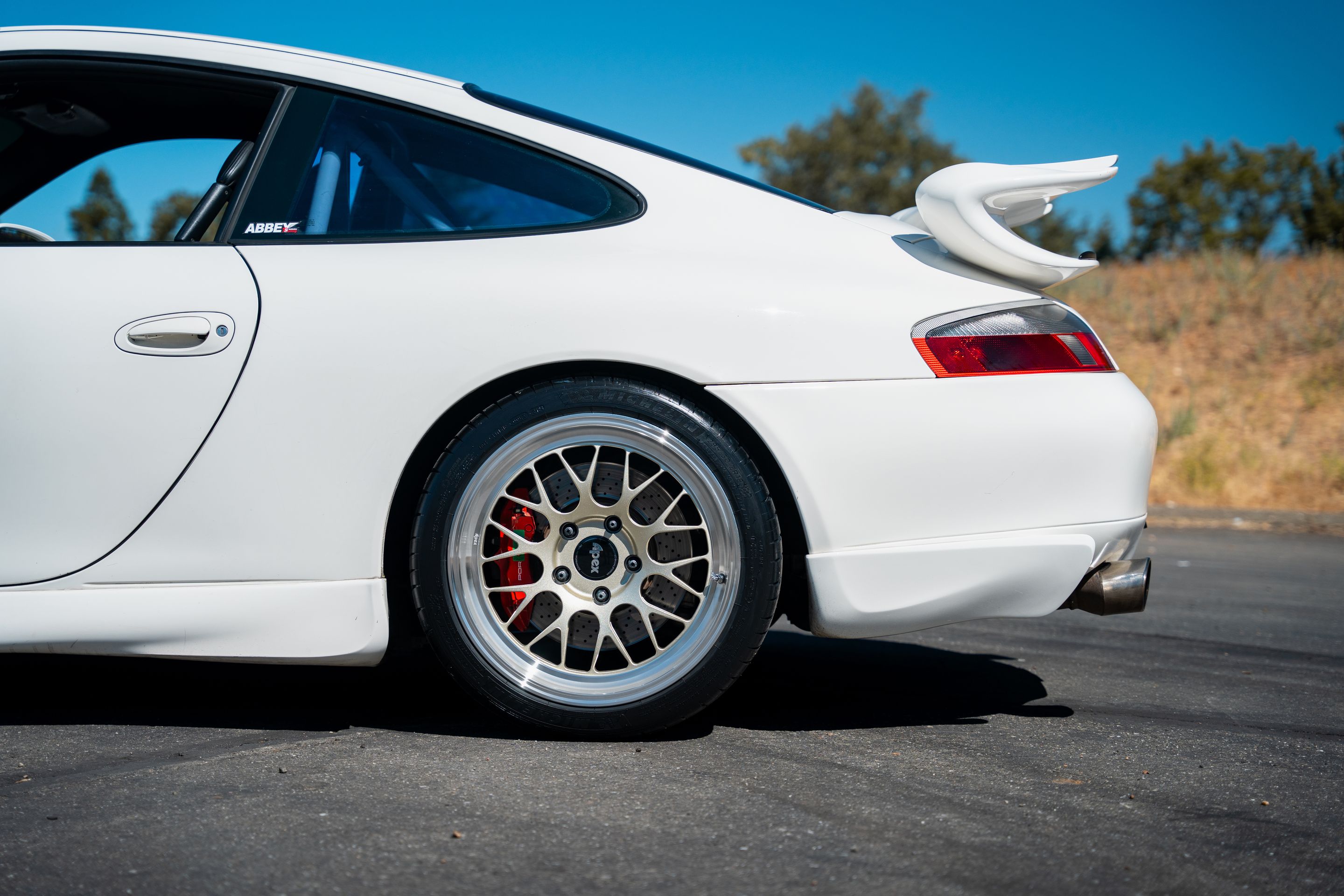 White Porsche 911 996 Carrera with 18" ML-10RT Apex wheels in Machined Lip Gloss Motorsport Gold
