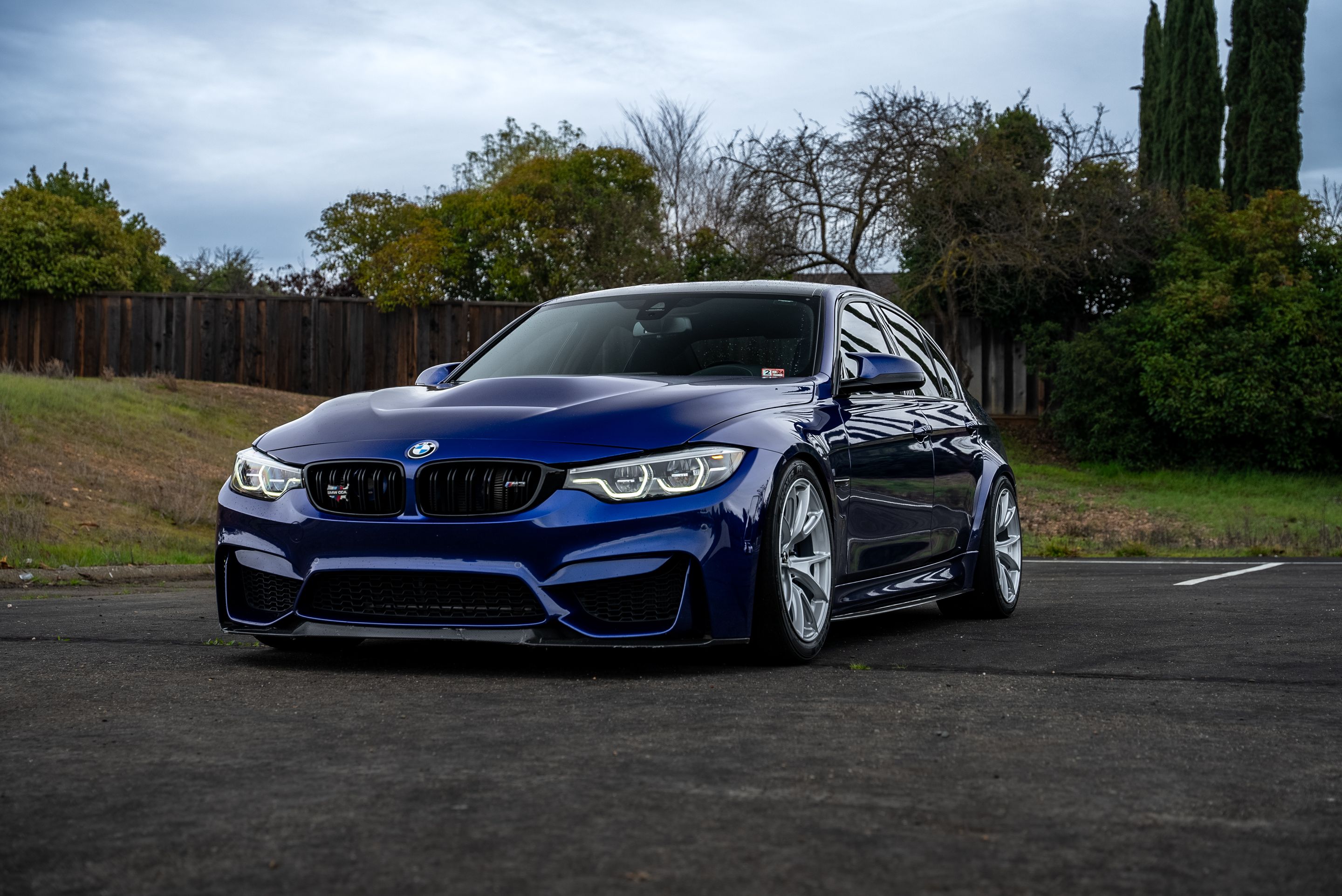 Blue BMW F80 M3 with 18" VS-5 Apex wheels in Race Silver
