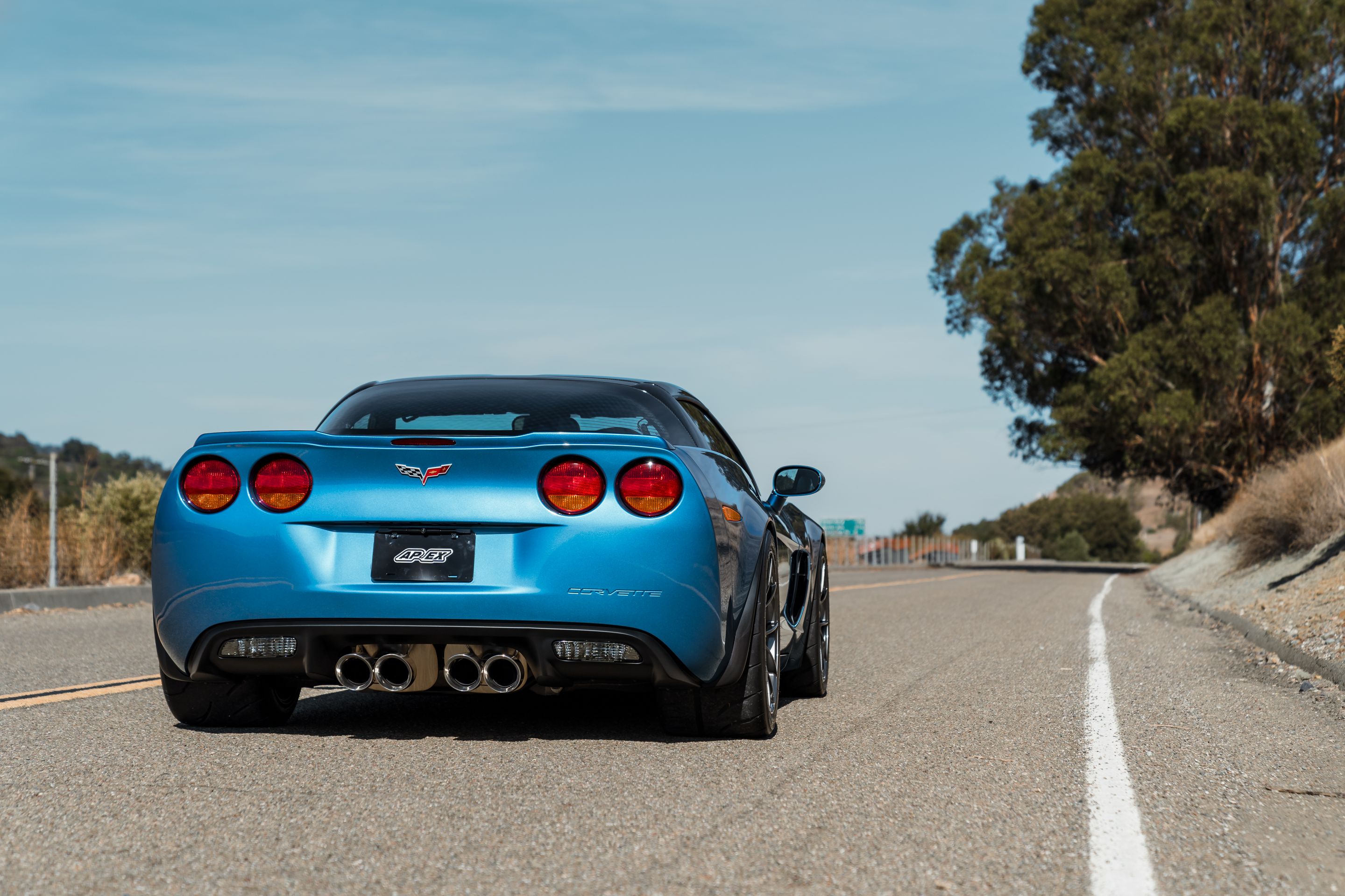 Blue Chevrolet C6 Corvette Z06 with 19" VS-5RS Apex wheels in Anthracite