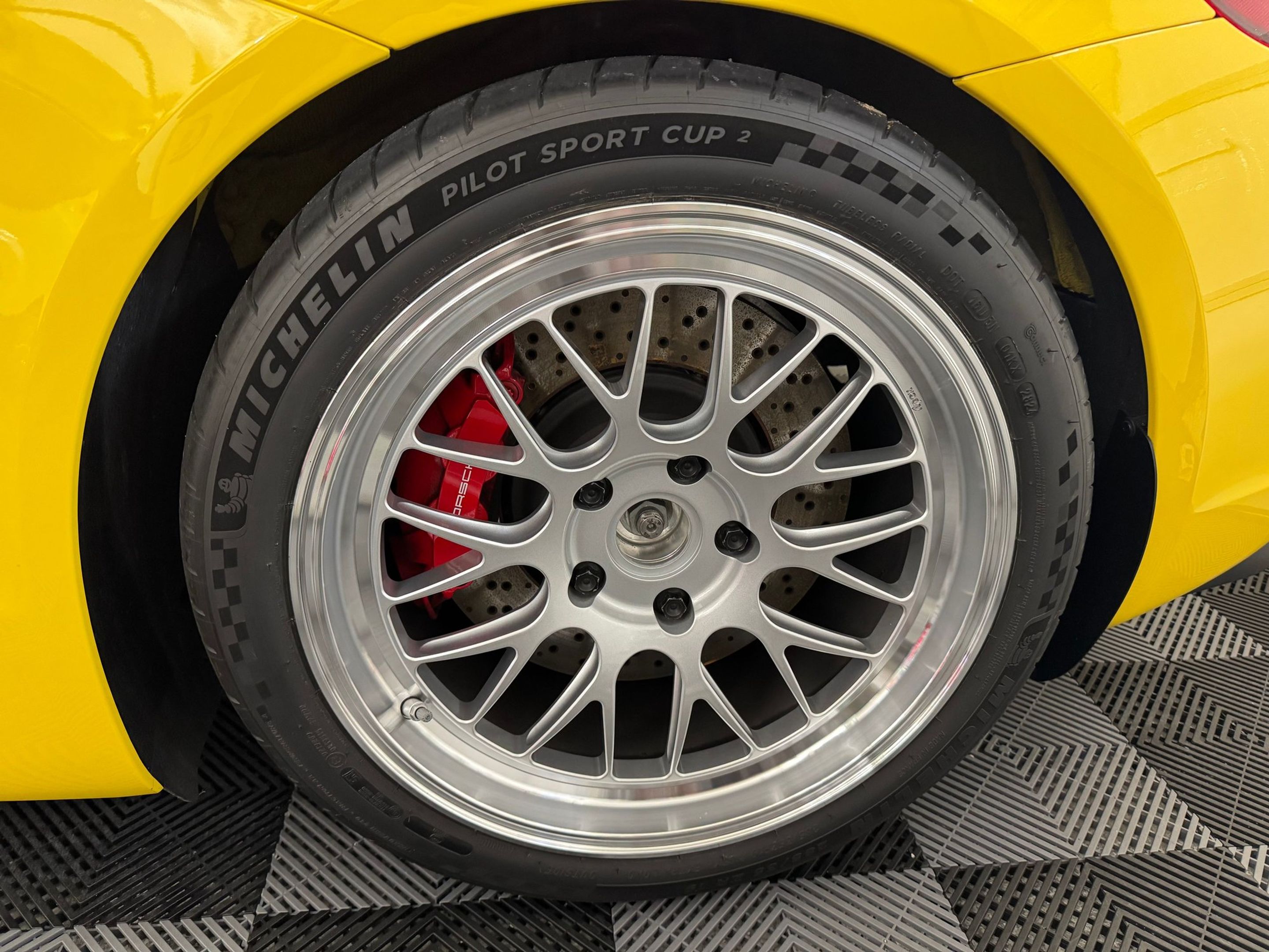 Yellow Porsche 981 Cayman GT4 with 19" ML-10RT Apex wheels in Machined Lip Race Silver
