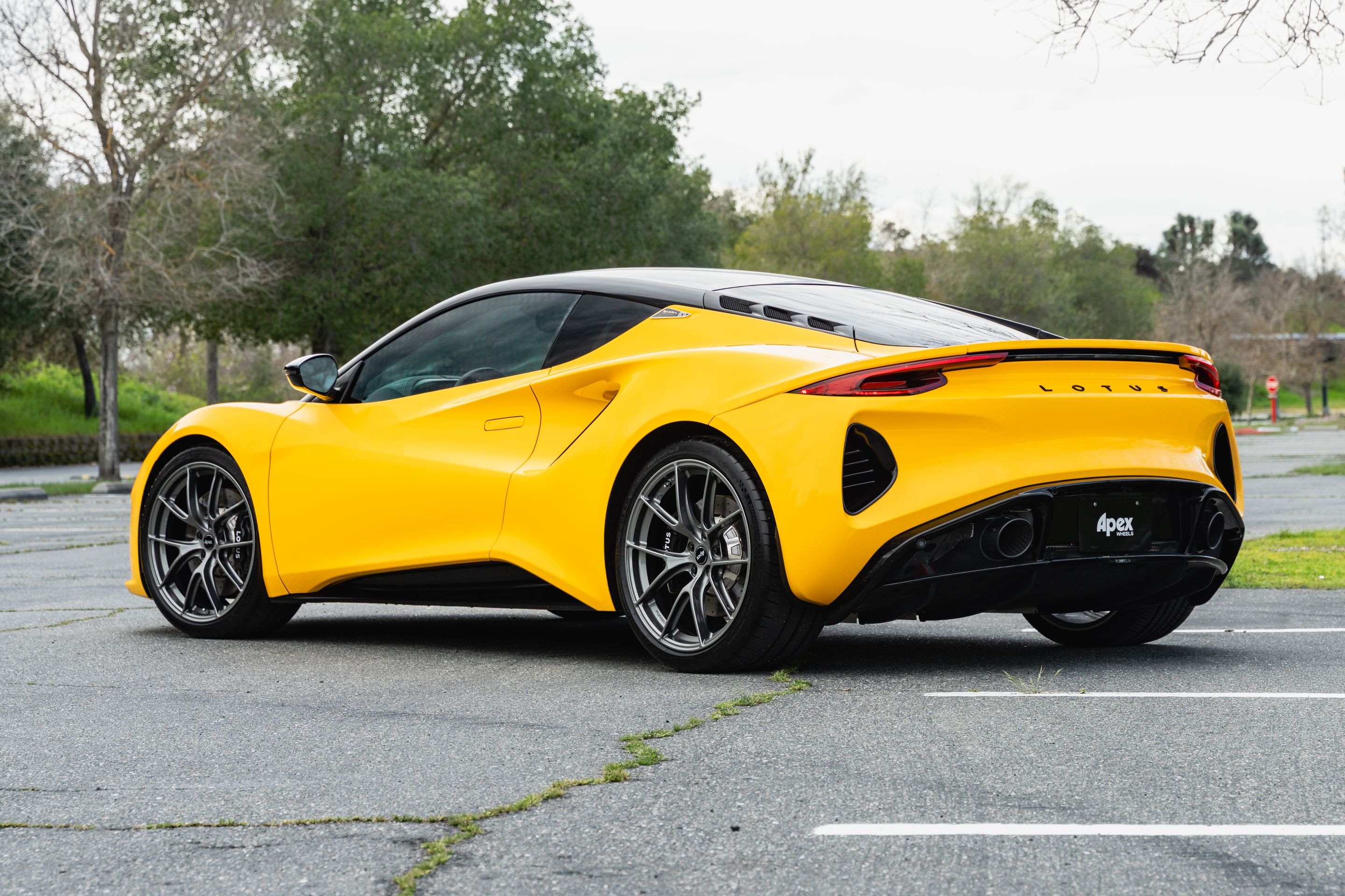 Yellow Lotus Emira with 20" VS-5RS Apex wheels in Anthracite