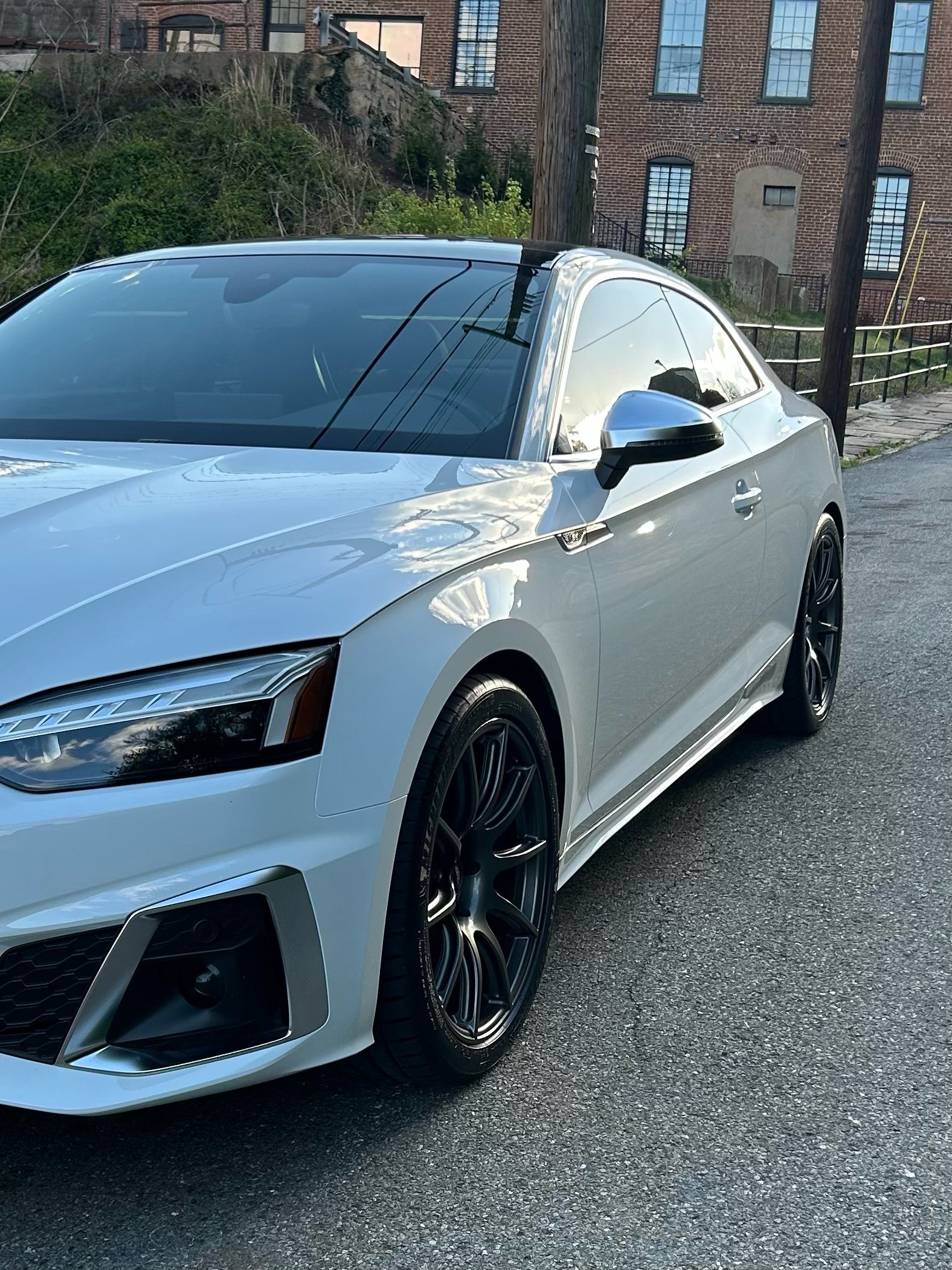 White Audi B9 S5 with 19" SM-10 Apex wheels in Anthracite