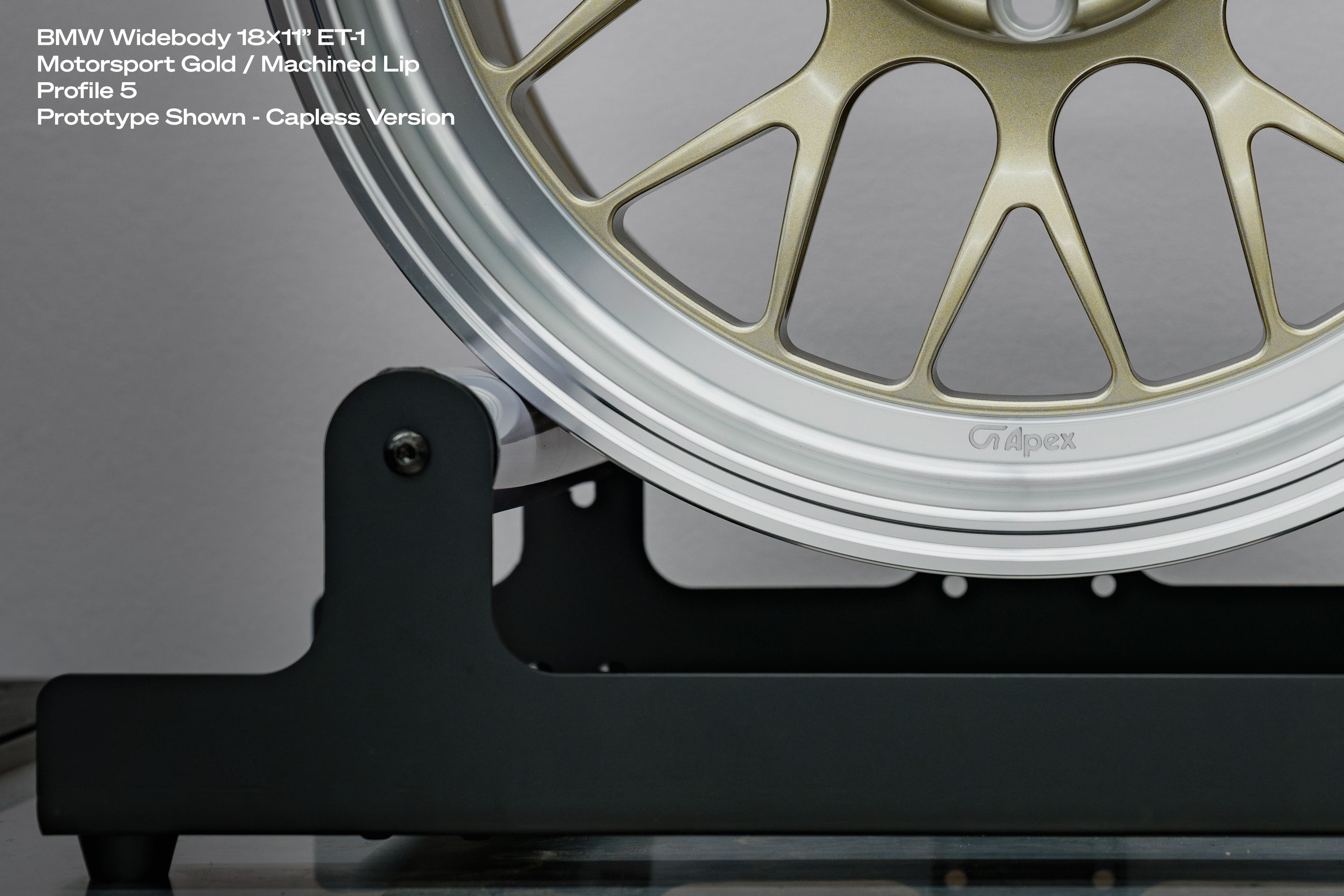 White BMW E46 M3 with 18" ML-10RT Apex wheels in Motorsport Gold