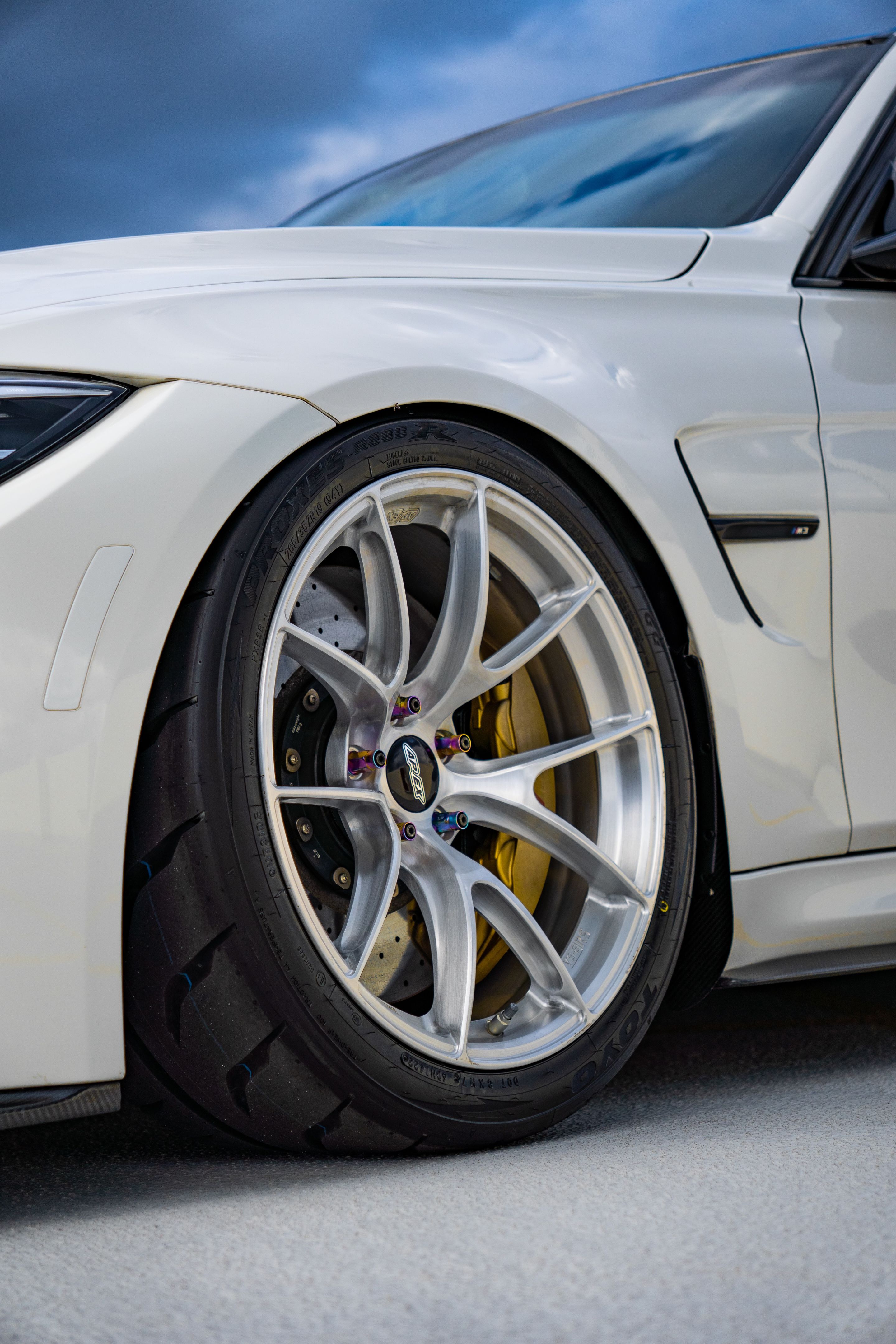 White BMW F80 M3 with 19" VS-5RS Apex wheels in Brushed Clear