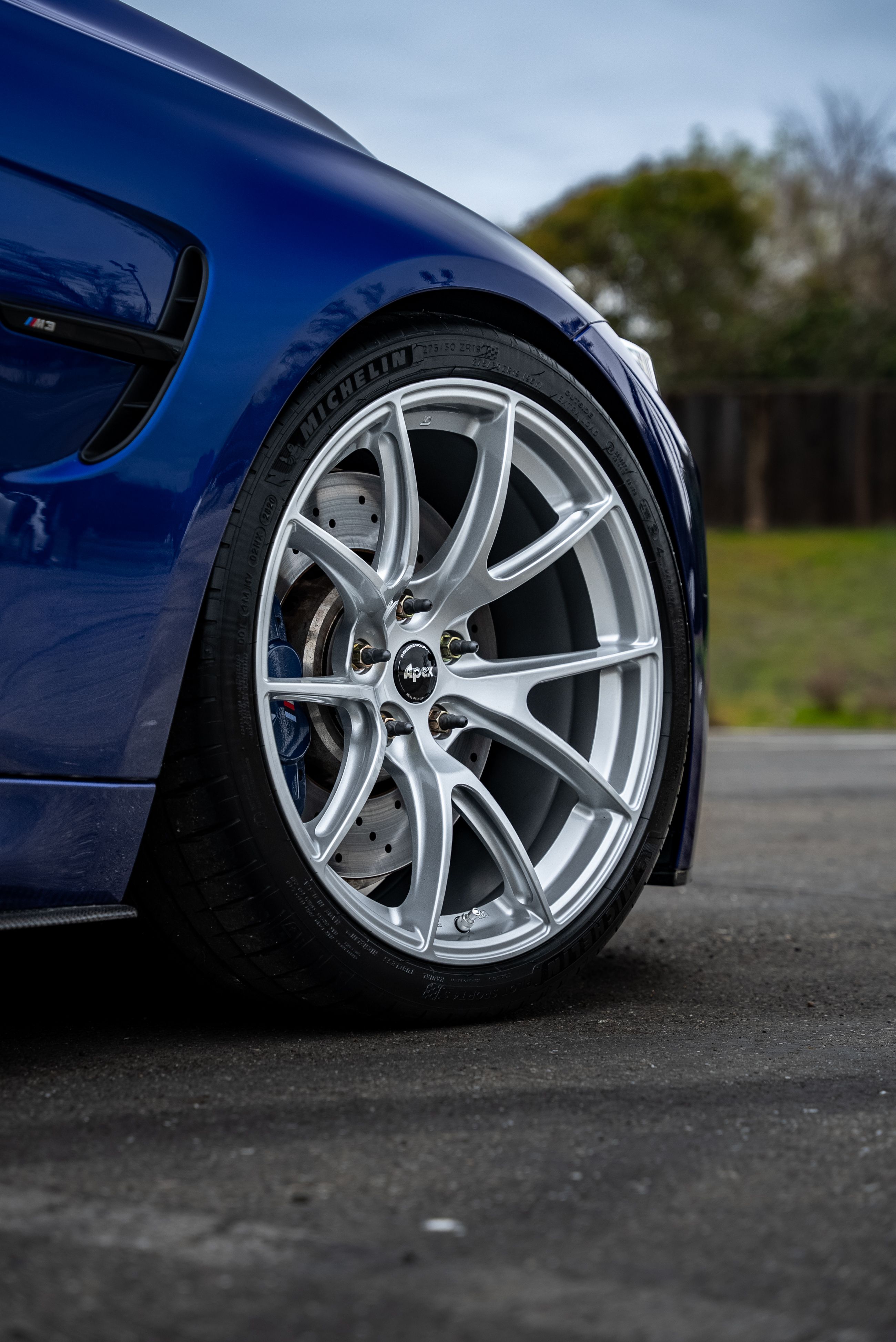 Blue BMW F80 M3 with 19" VS-5 Apex wheels in Race Silver