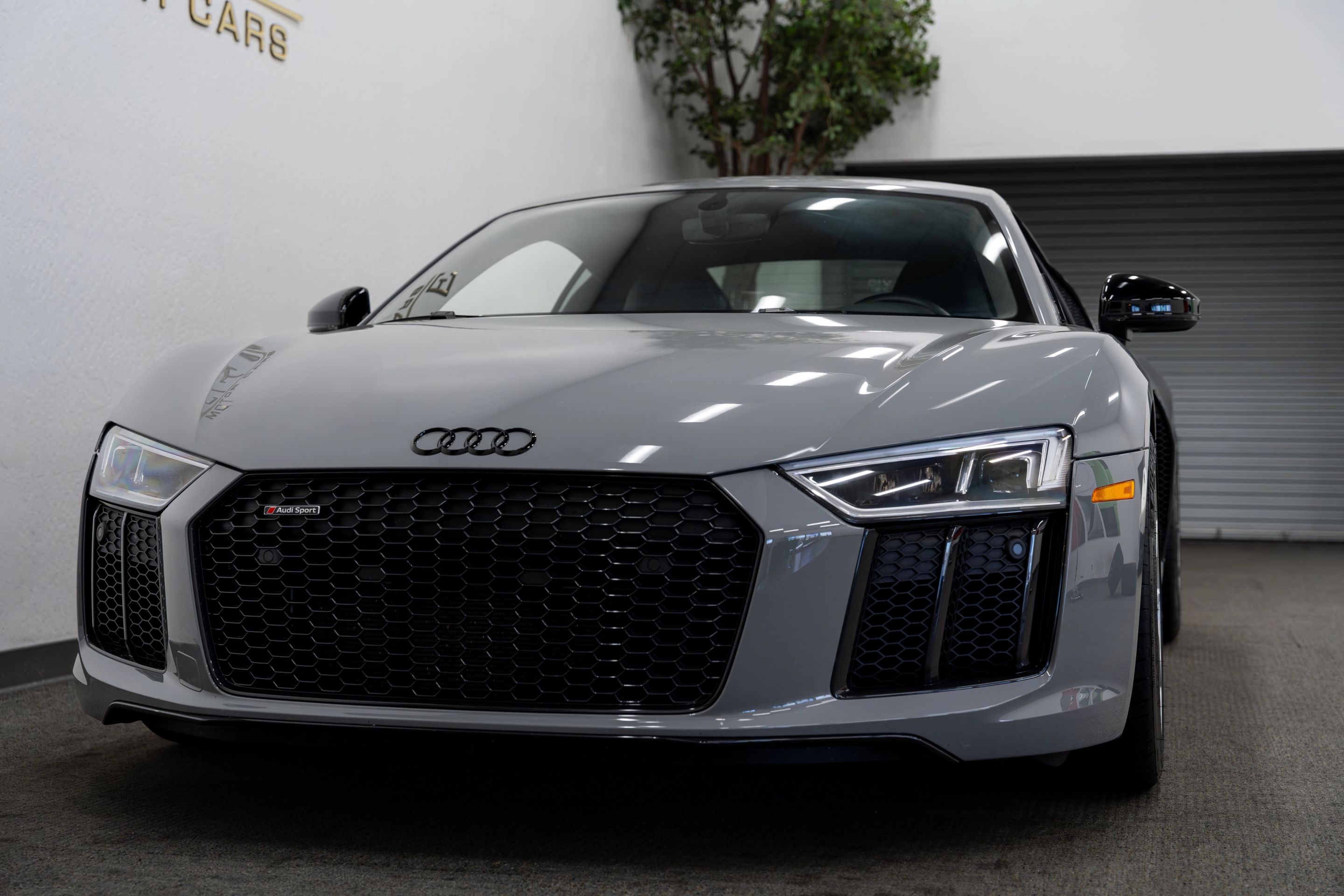 Grey Audi Gen 2 R8 with 19"/20" VS-5RS Apex wheels in Brushed Clear