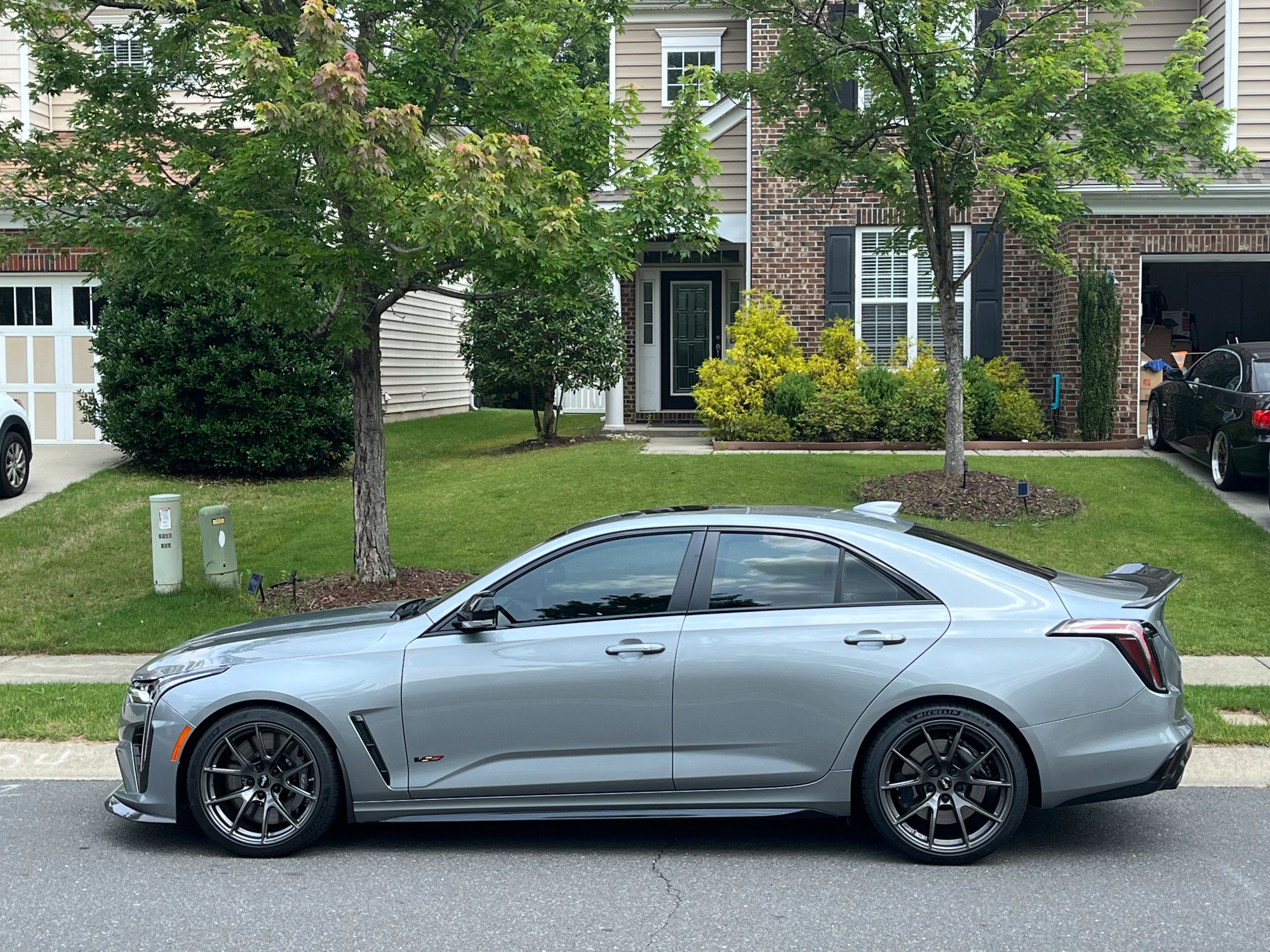 Grey Cadillac CT4-V Blackwing with 18"/19" VS-5 Apex wheels in Anthracite