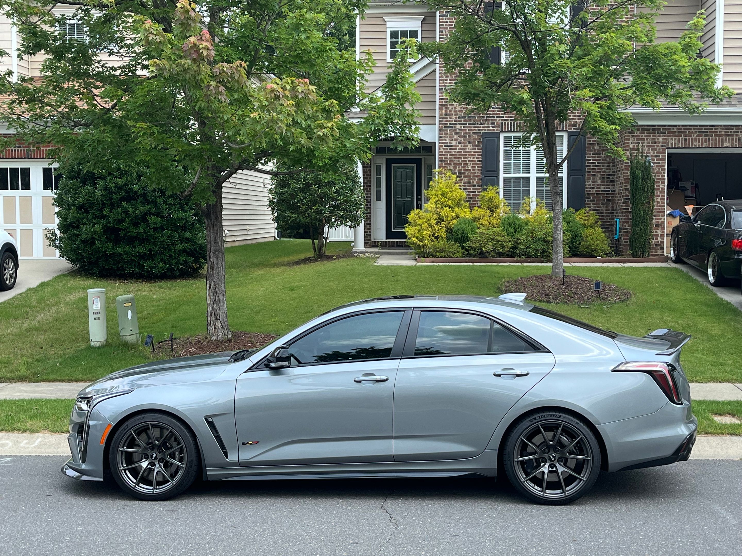 Grey Cadillac CT4-V Blackwing with 18"/19" VS-5 Apex wheels in Anthracite