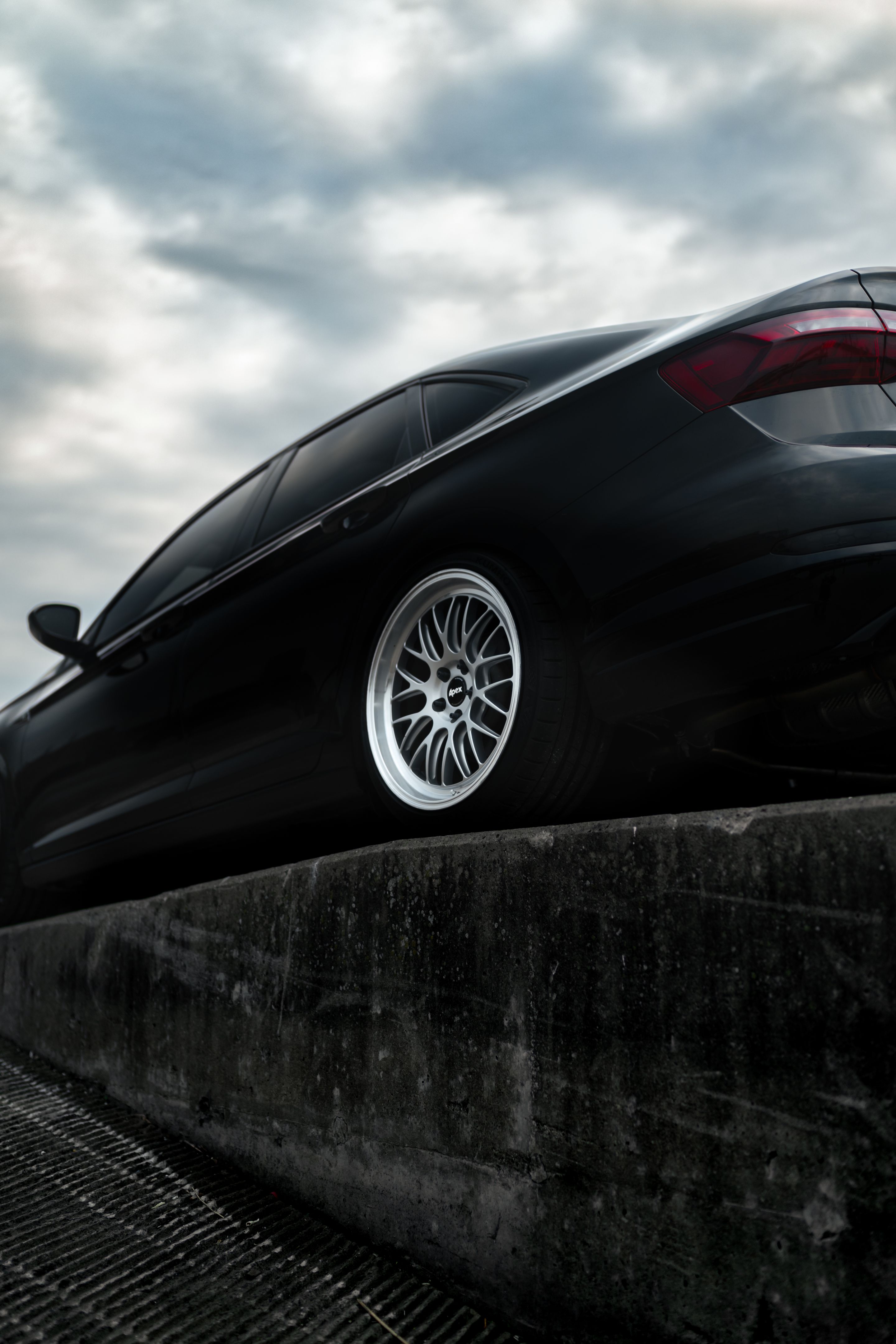 Black VW MK7 Jetta with 19" ML-10RT Apex wheels in Machined Lip Race Silver