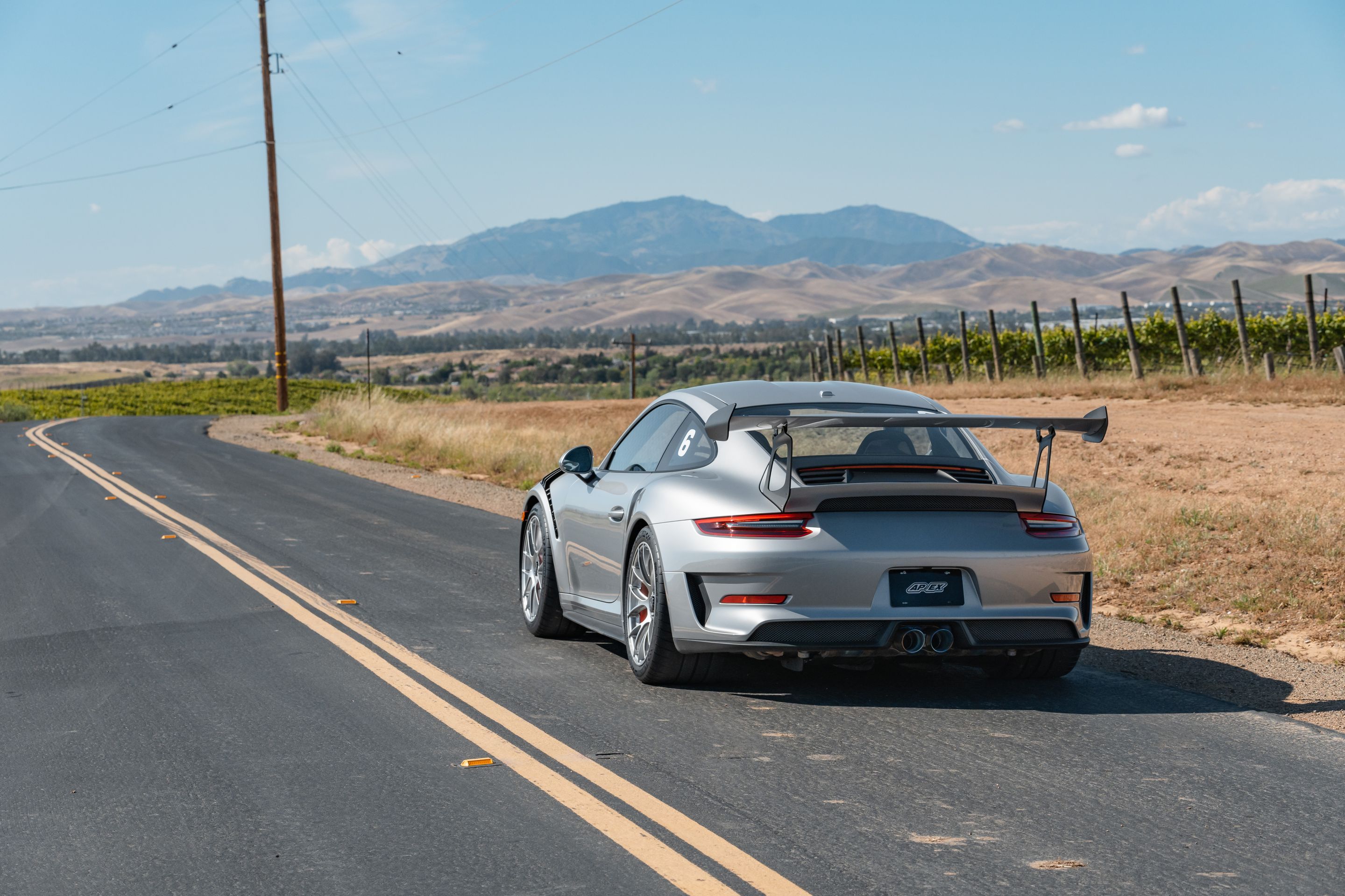 Silver Porsche 911 991.2 GT3 RS with 19" EC-7RS Apex wheels in Race Silver