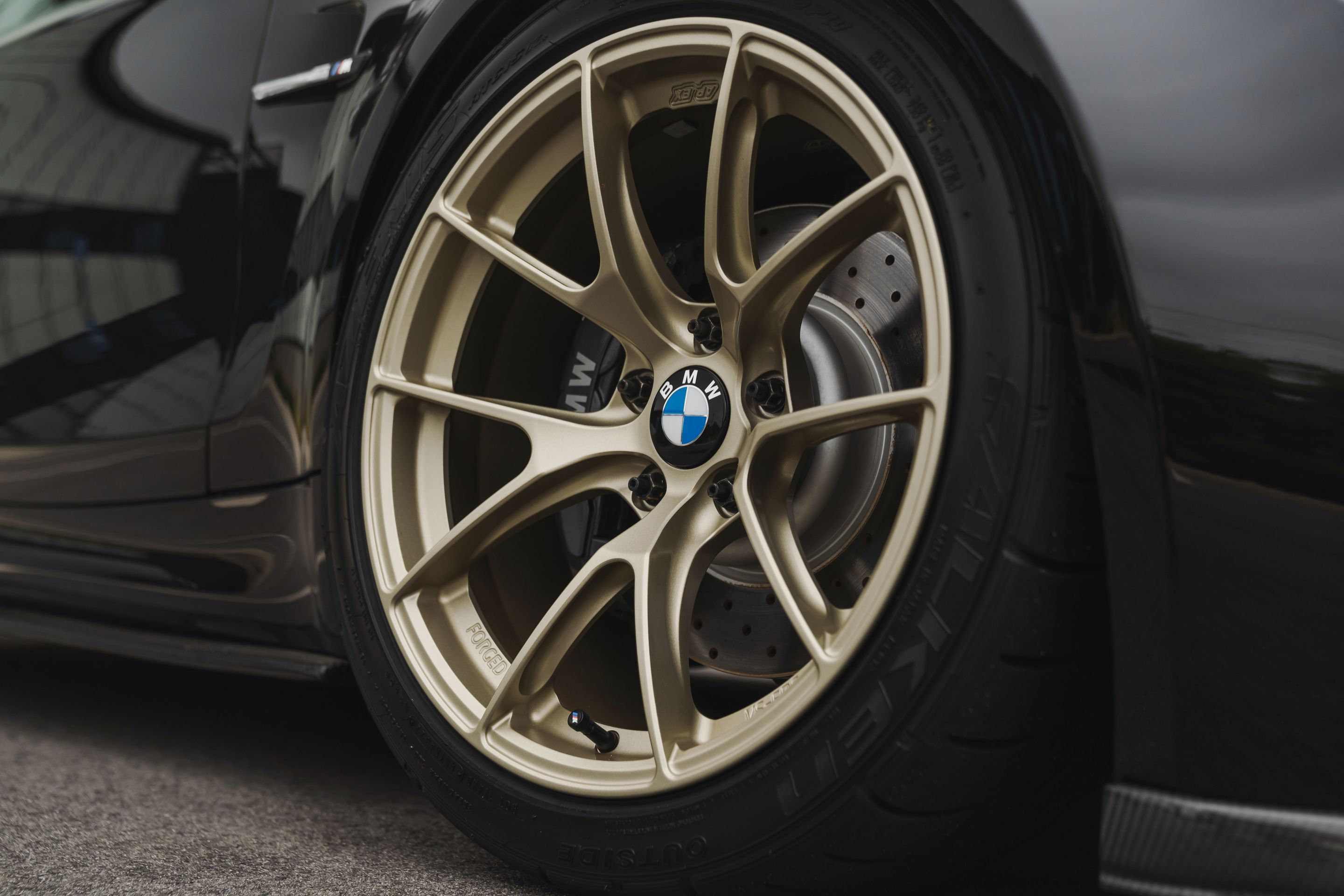 Black BMW E82 Coupe 1 Series with 18" VS-5RS Apex wheels in Motorsport Gold