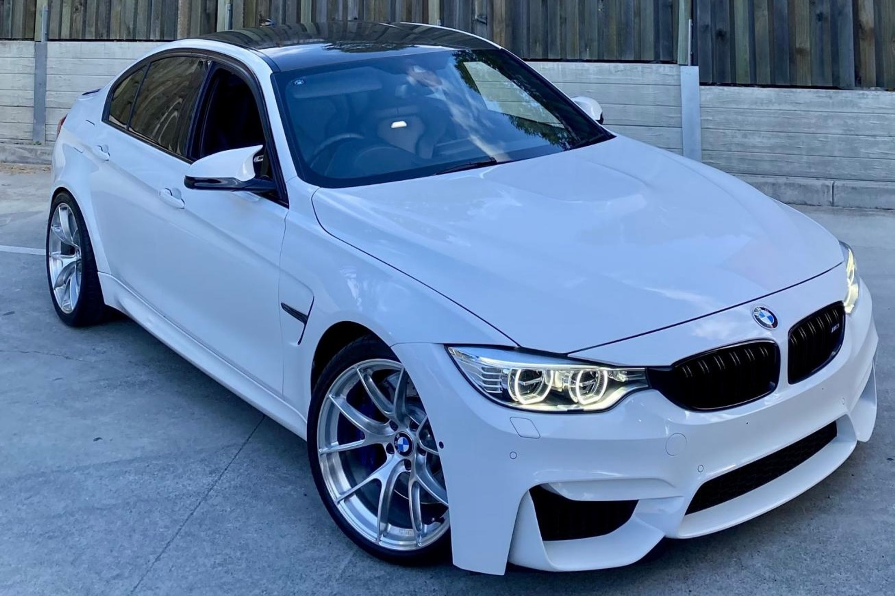 White BMW F80 M3 with 19" VS-5RS Apex wheels in Brushed Clear