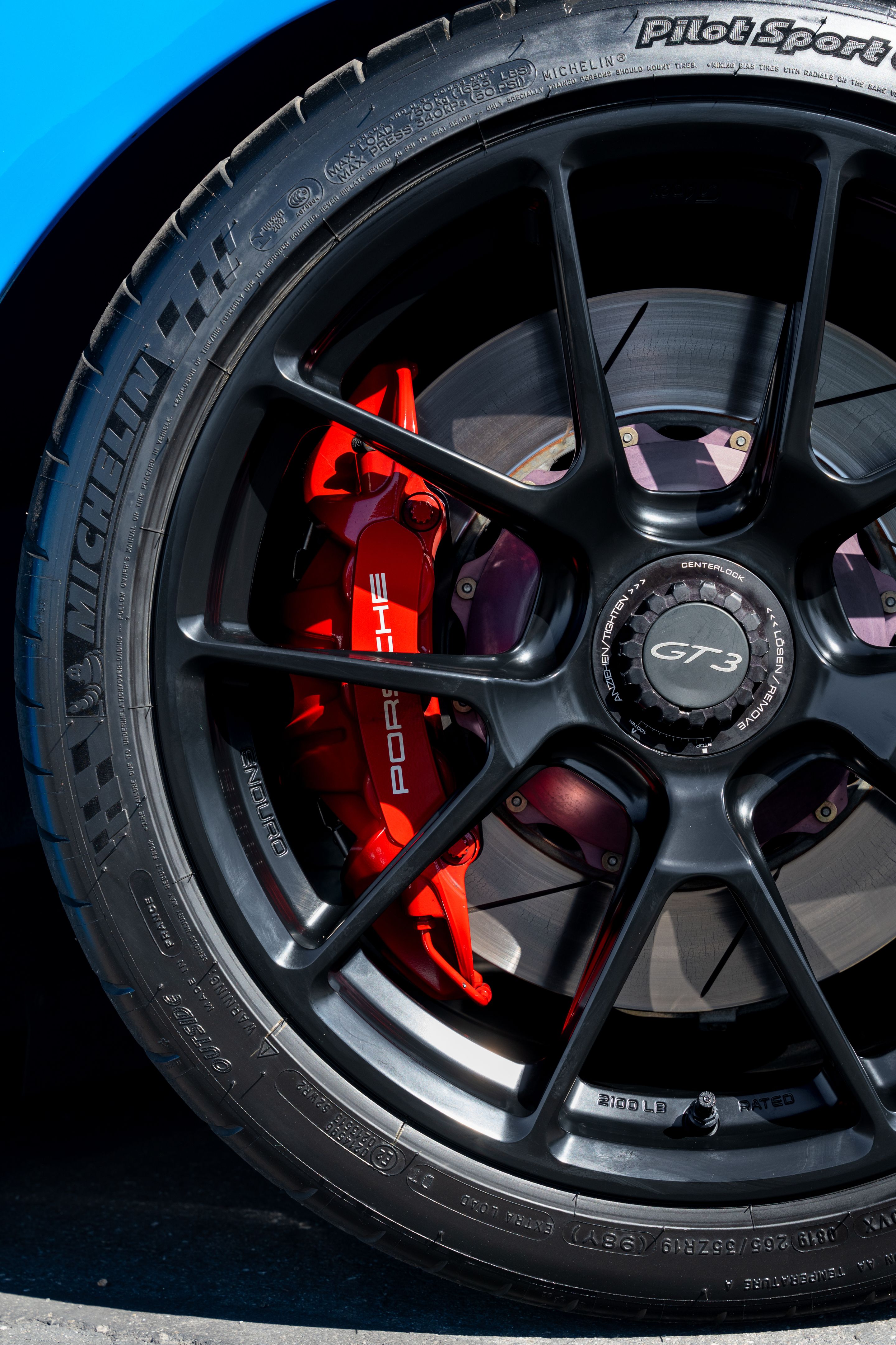 Blue Porsche 911 991.2 GT3 with 19" VS-5RE Apex wheels in Satin Black